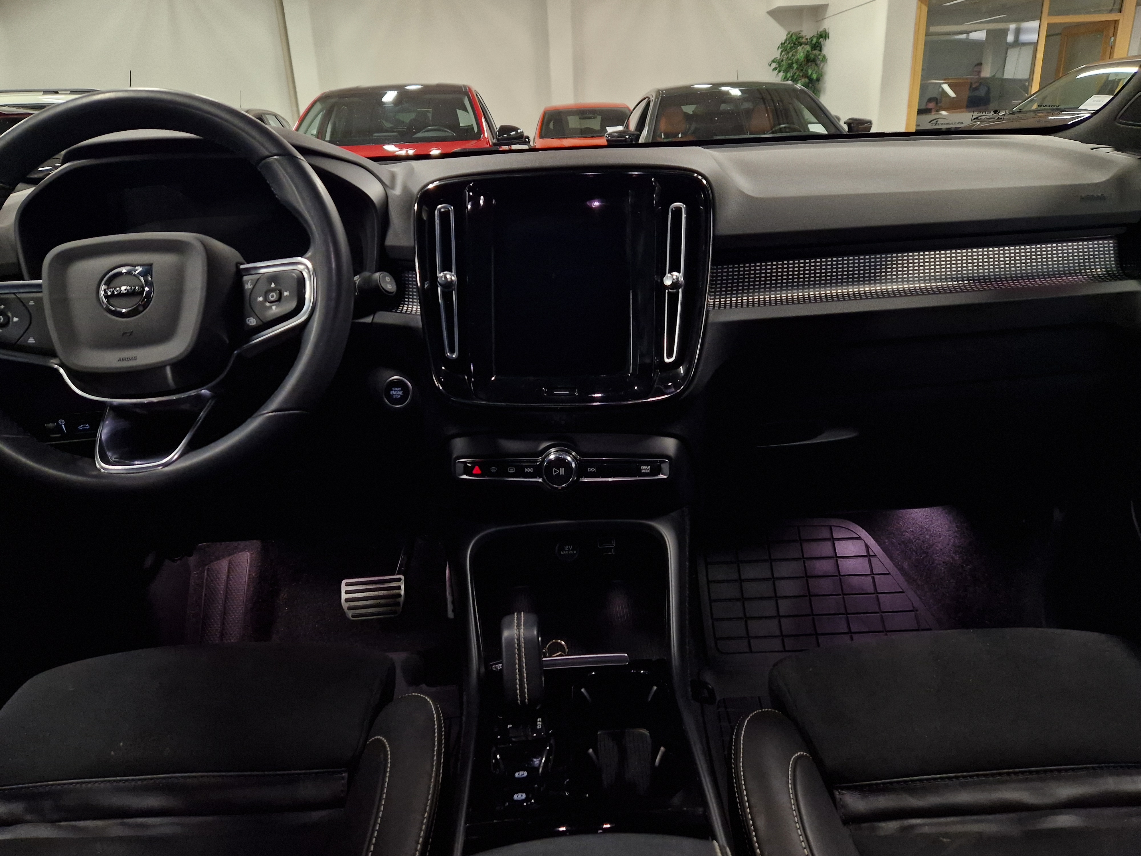 Volvo XC40 T4 TWE R-DESIGN TAKUU 24KK/40TKM