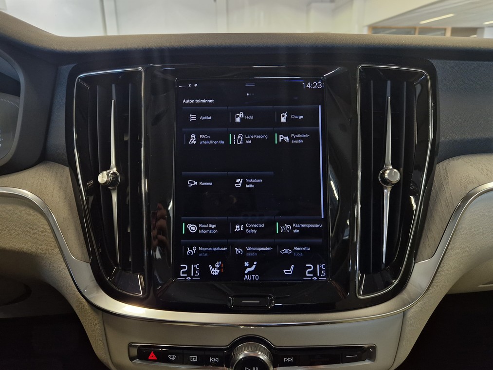 Volvo V60 T8 AWD LONG RANGE INSCRIPTION TAKUU 24KK/40TKM.