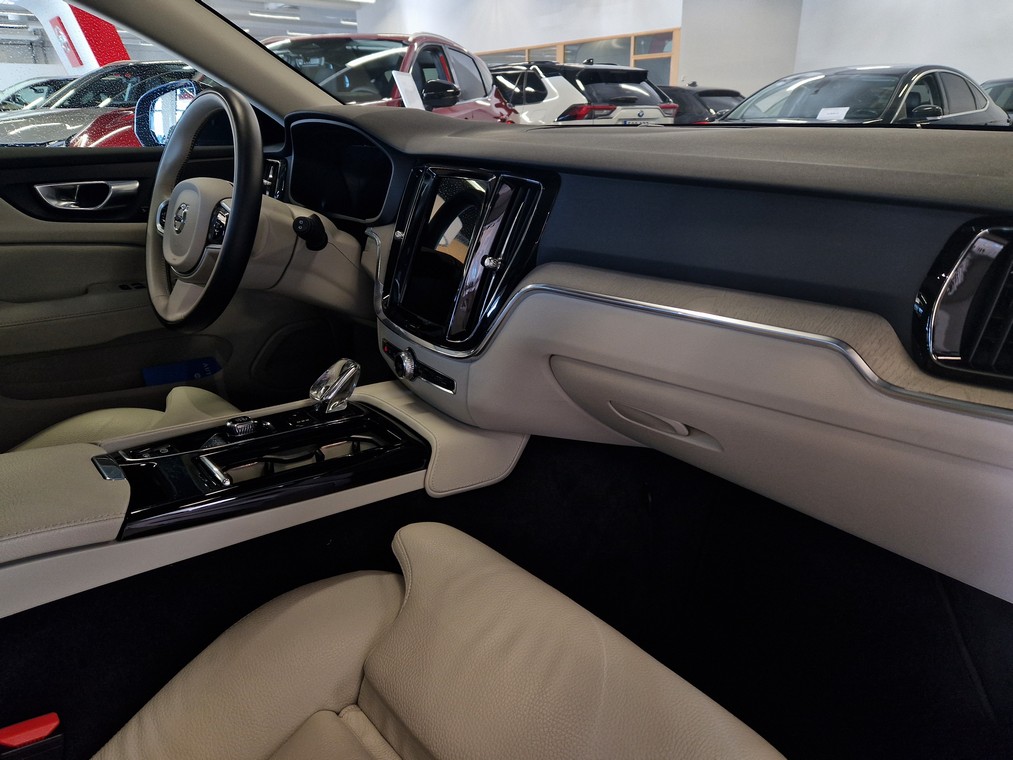 Volvo V60 T8 AWD LONG RANGE INSCRIPTION TAKUU 24KK/40TKM.