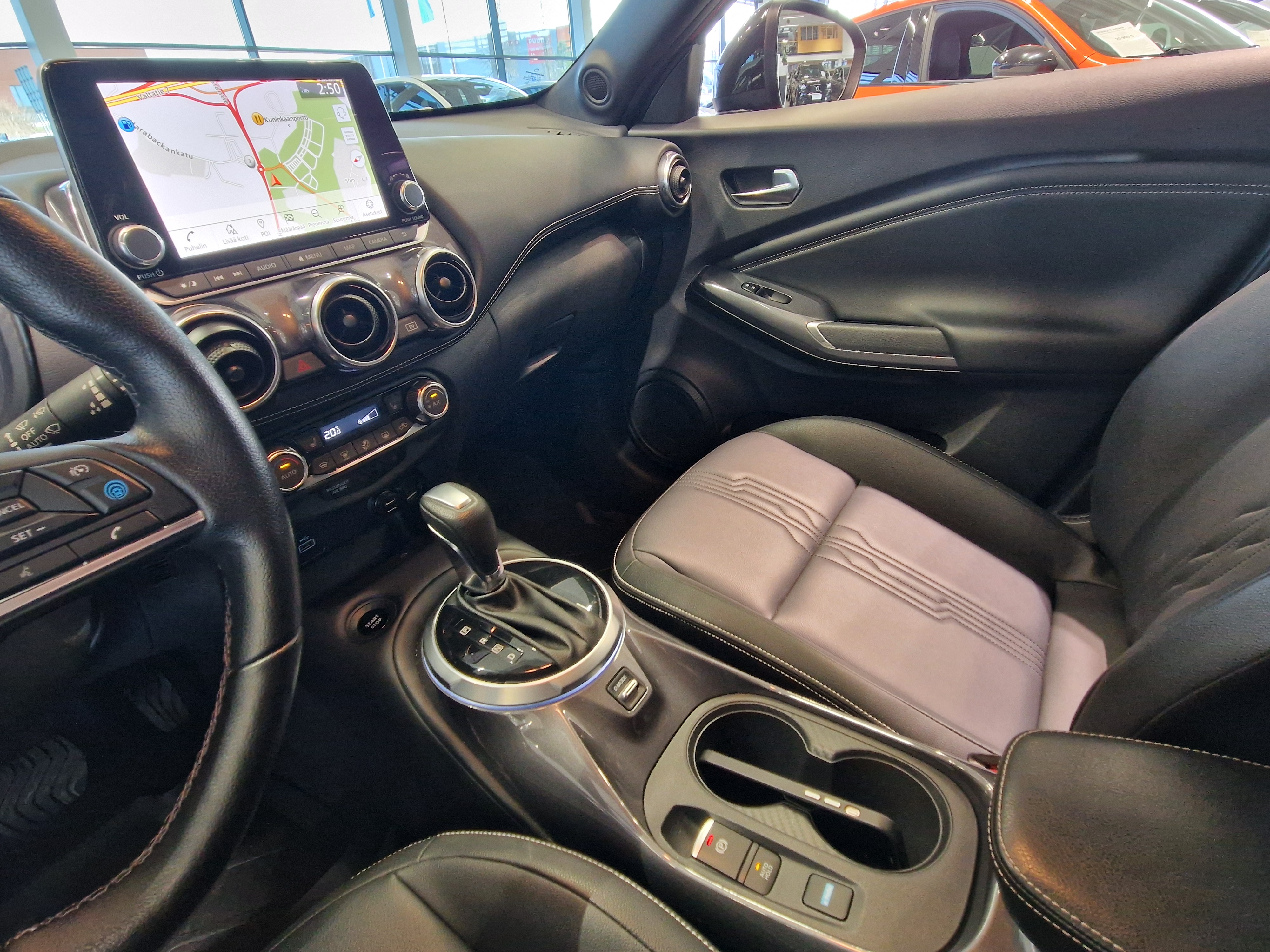 Nissan JUKE DIG-T 143HP 4AMT TEKNA + NAVI HEV HSW