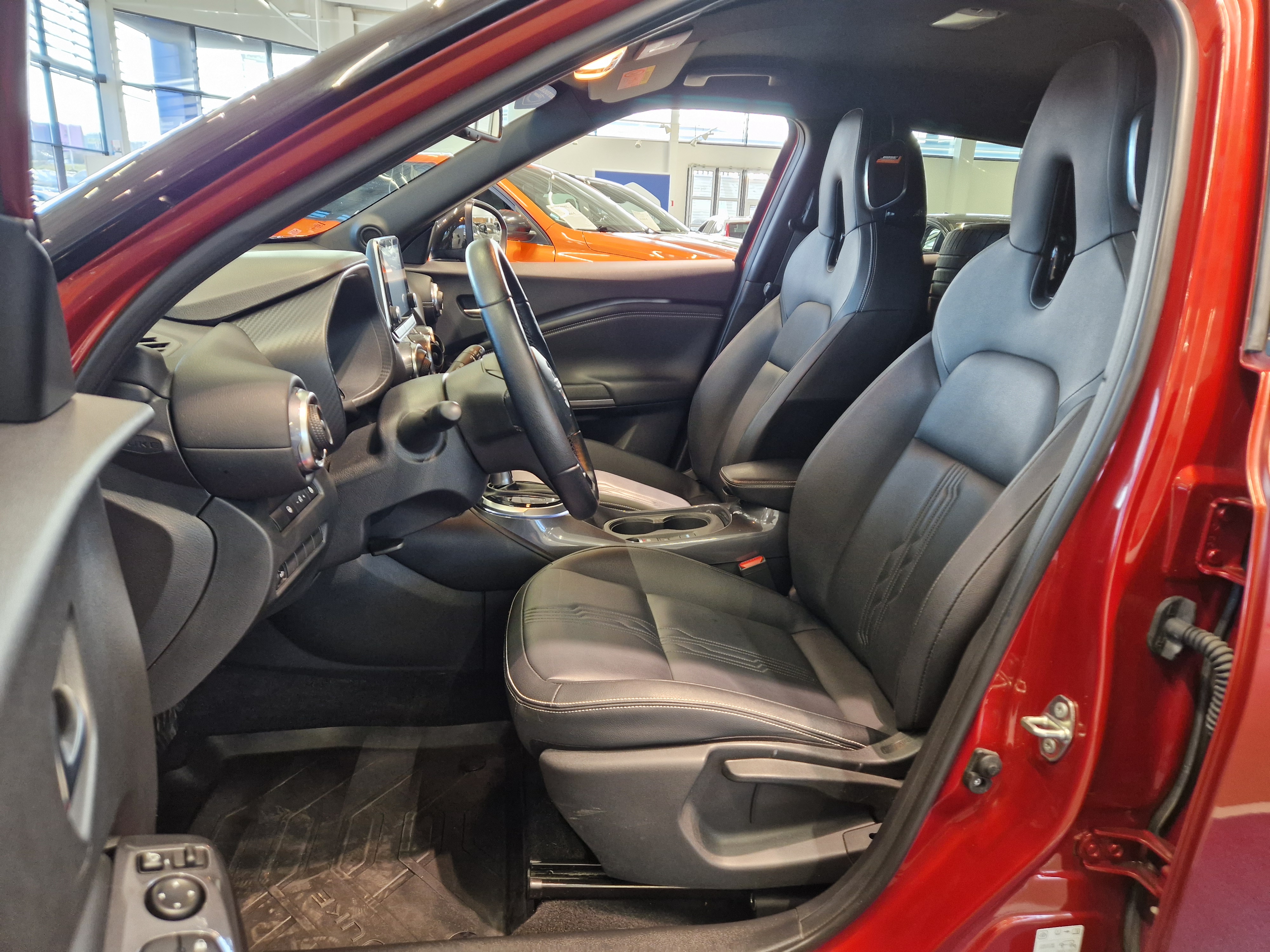 Nissan JUKE DIG-T 143HP 4AMT TEKNA + NAVI HEV HSW