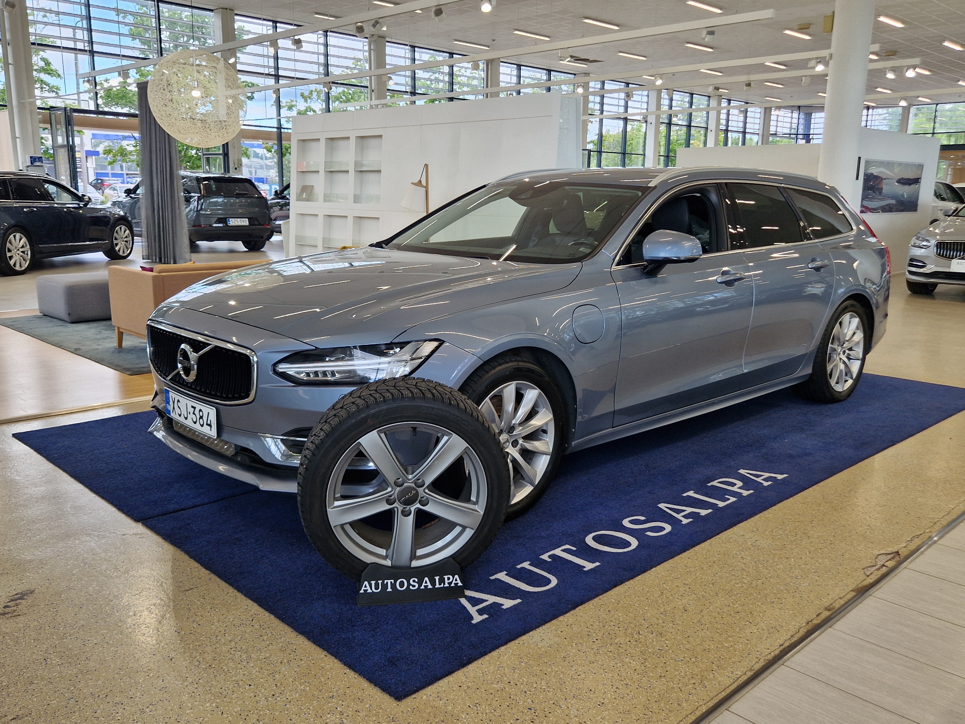 Volvo V90 T8 TWE AWD MOMENTUM AUT