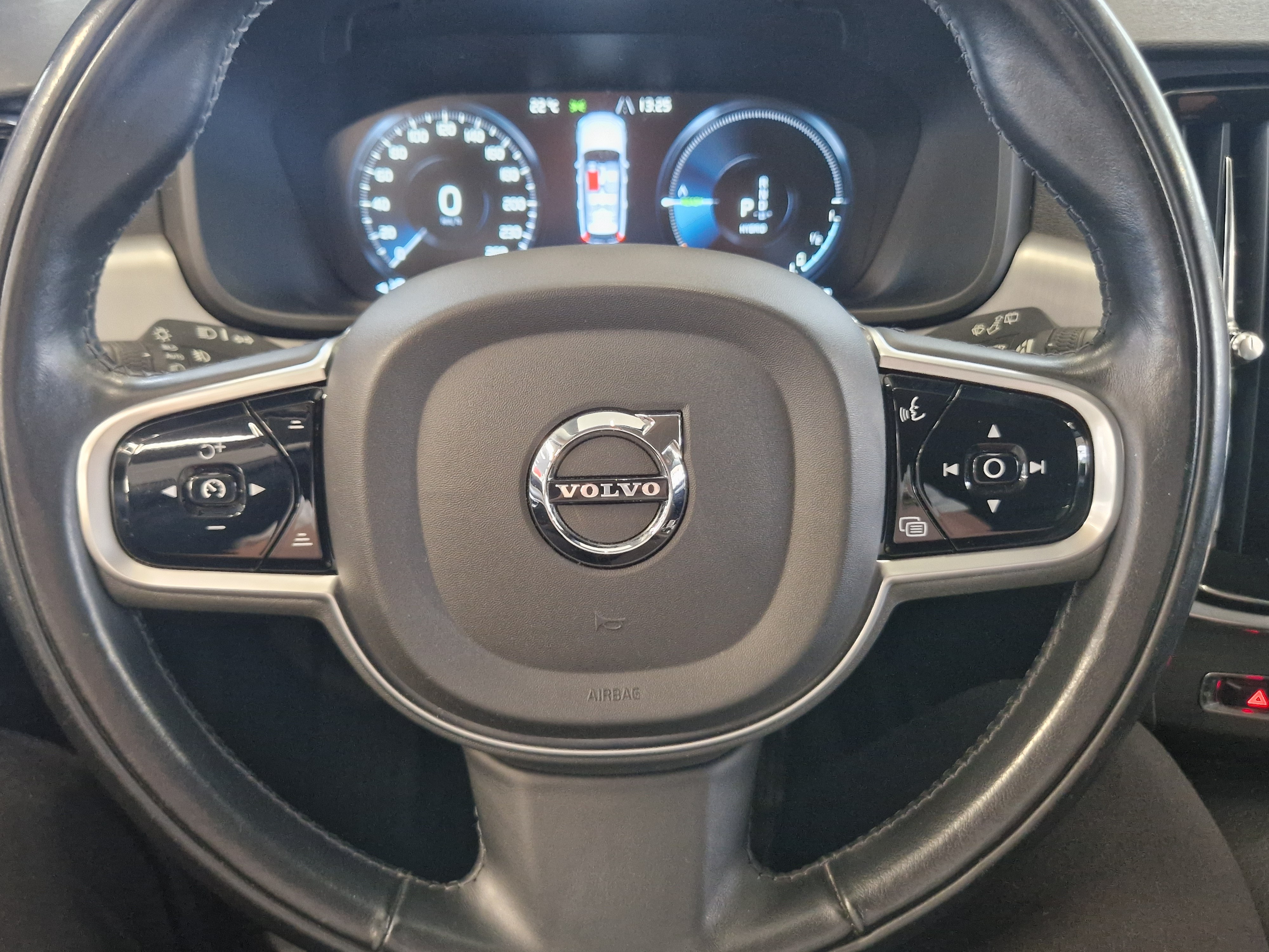 Volvo V90 T8 TWE AWD MOMENTUM AUT