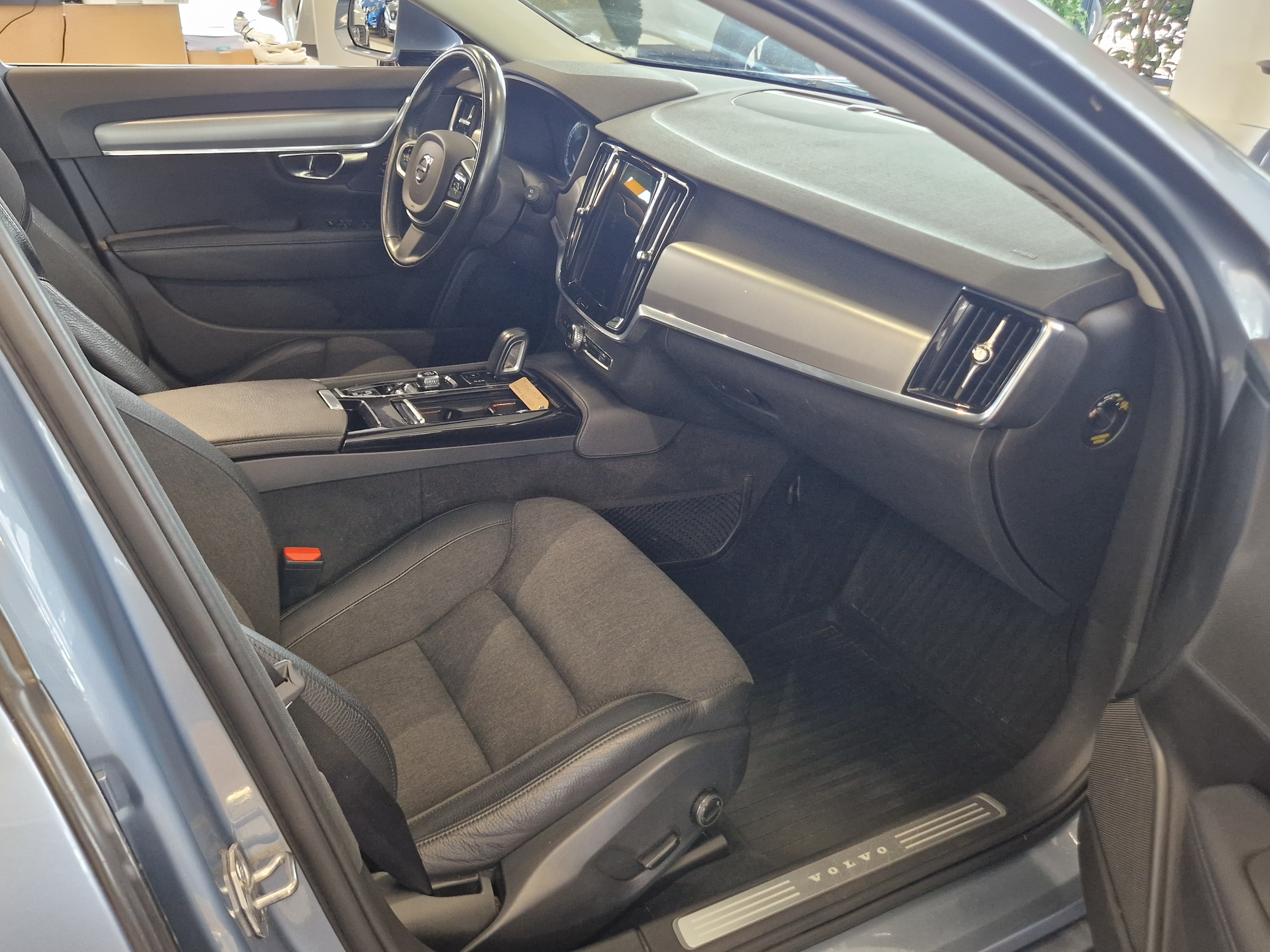 Volvo V90 T8 TWE AWD MOMENTUM AUT