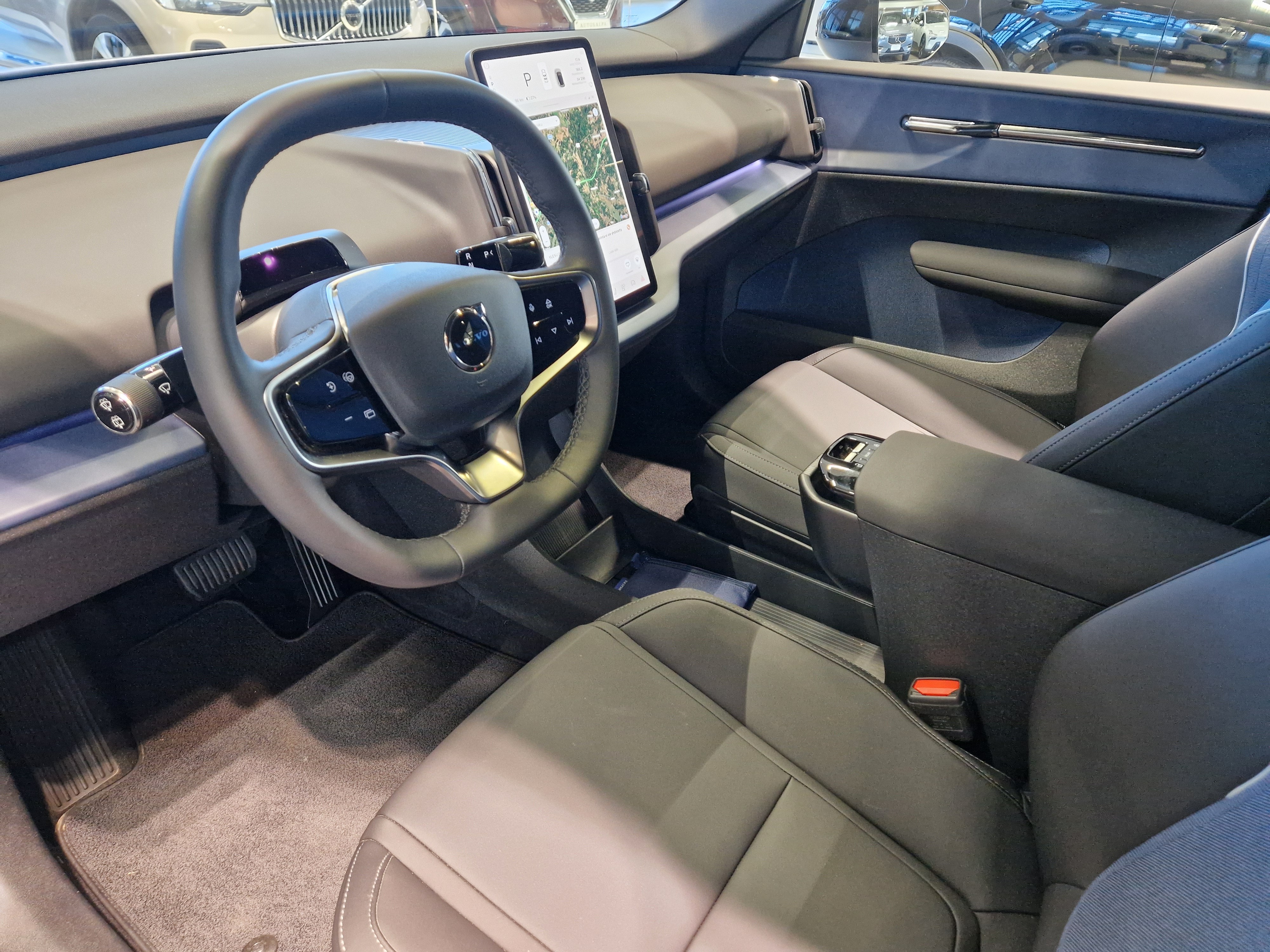 Volvo EX30 Single Extended Range Plus 2024, photo 4/16