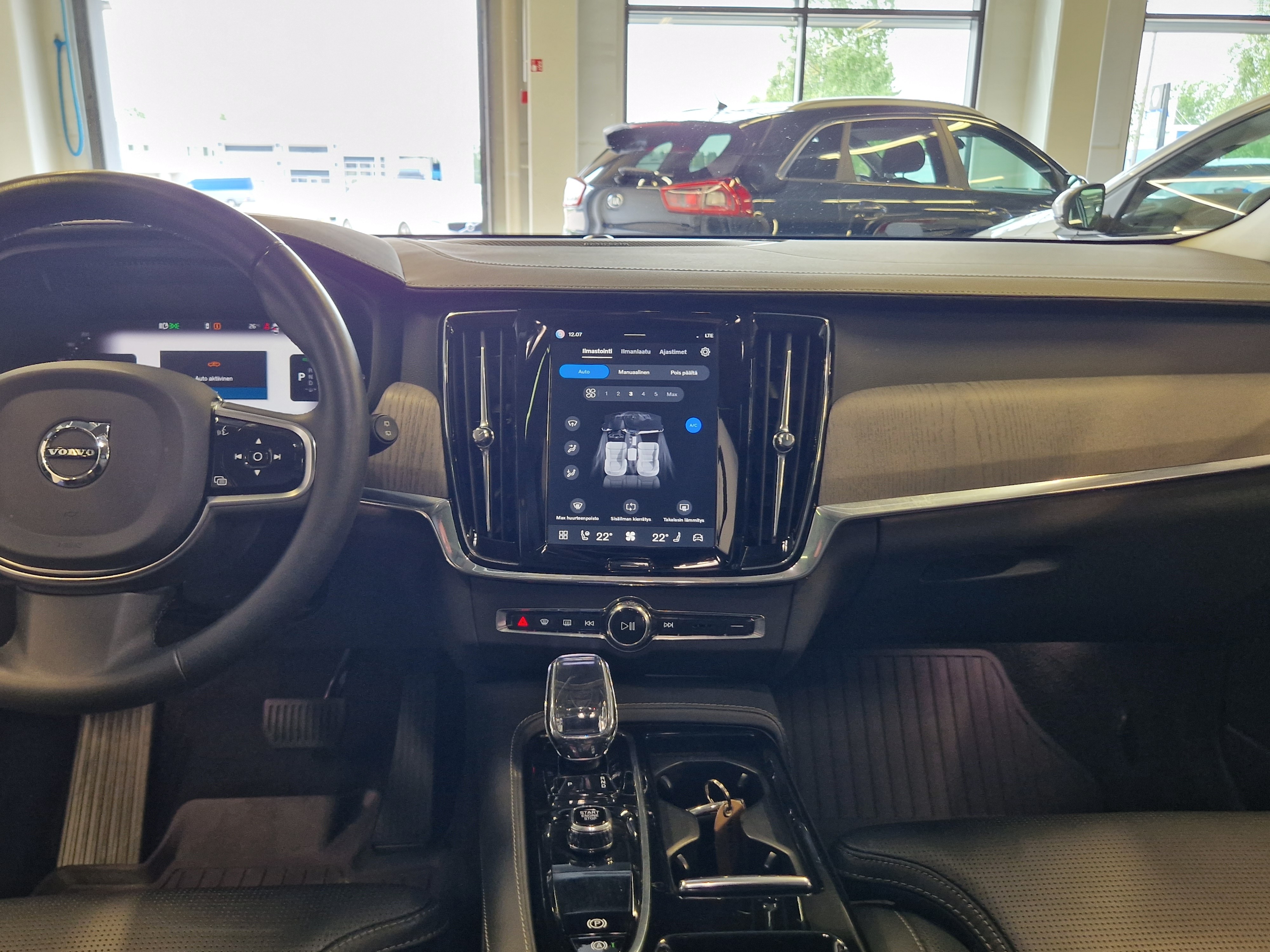Volvo V90 T8 AWD LONG RANGE ULTIMATE BRIGHT TAKUU 24KK/40TKM