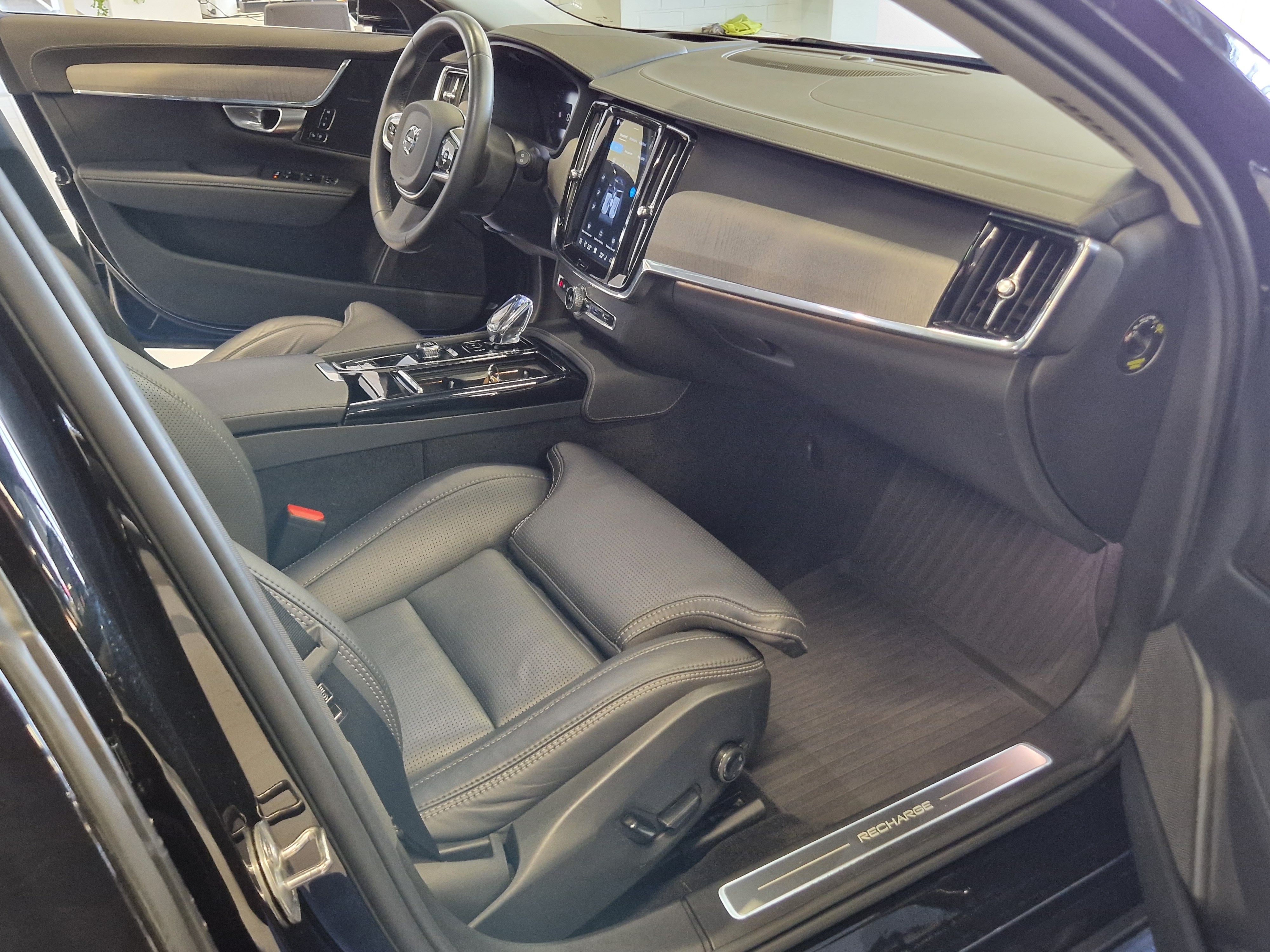 Volvo V90 T8 AWD LONG RANGE ULTIMATE BRIGHT TAKUU 24KK/40TKM
