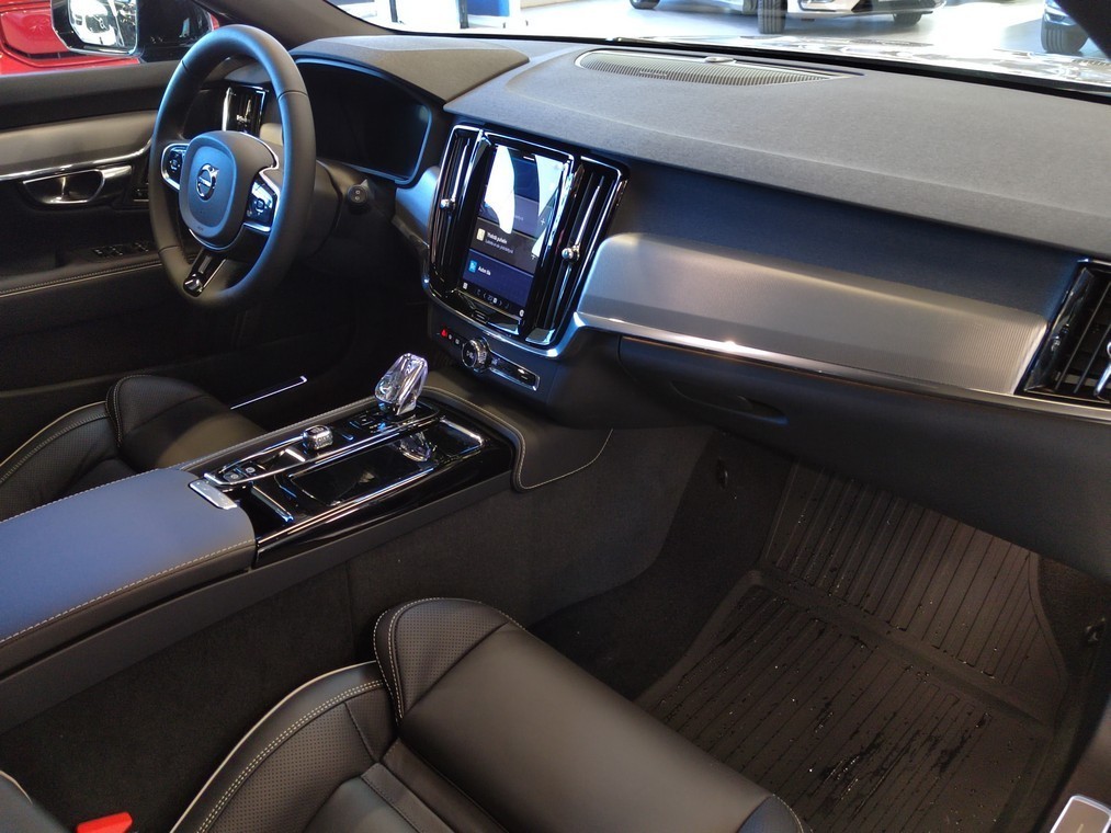 Volvo V90 T6 AWD LONG RANGE PLUS DARK SELEKT TAKUU 24KK.