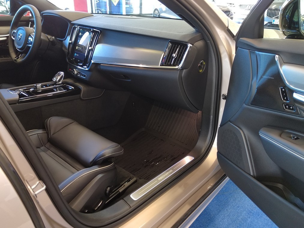 Volvo V90 T6 AWD LONG RANGE PLUS DARK SELEKT TAKUU 24KK.