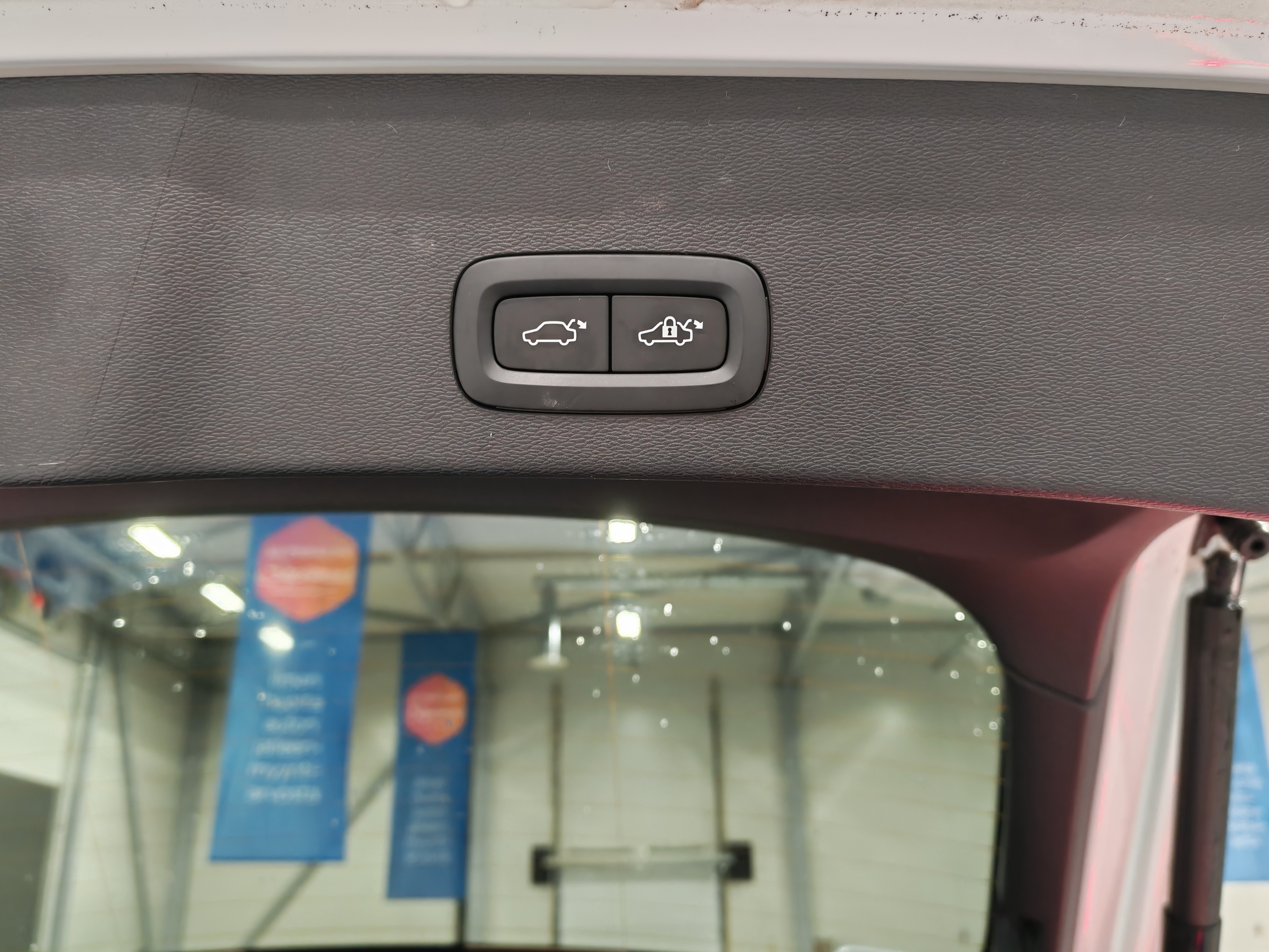 Volvo C40 RECHARGE SINGLE PLUS.