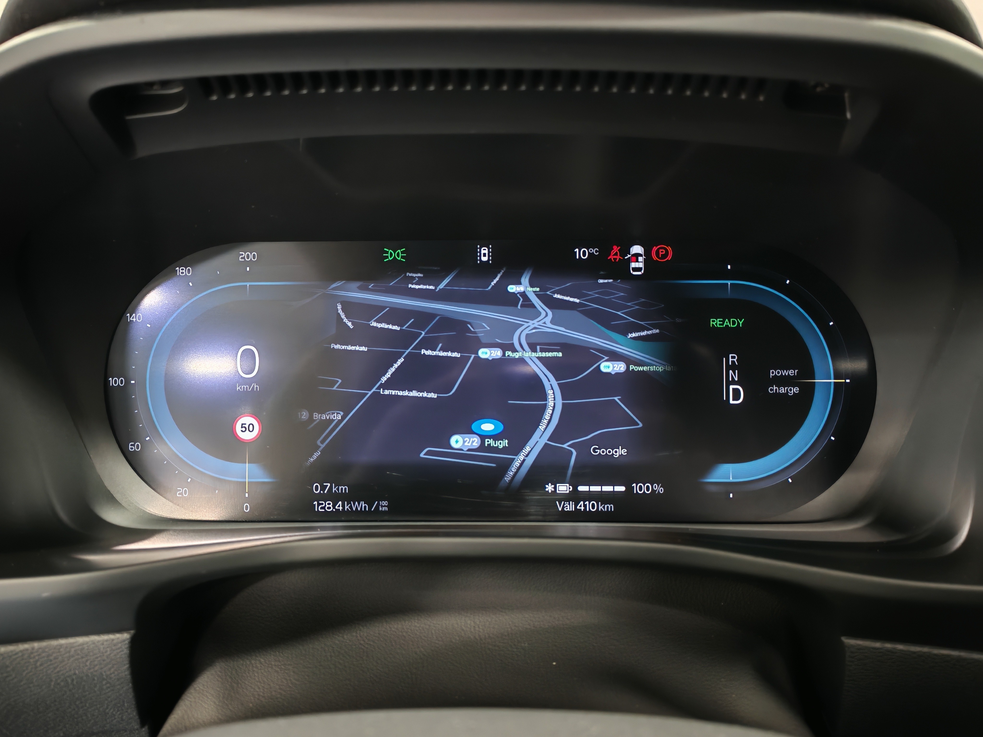 Volvo C40 RECHARGE SINGLE PLUS.