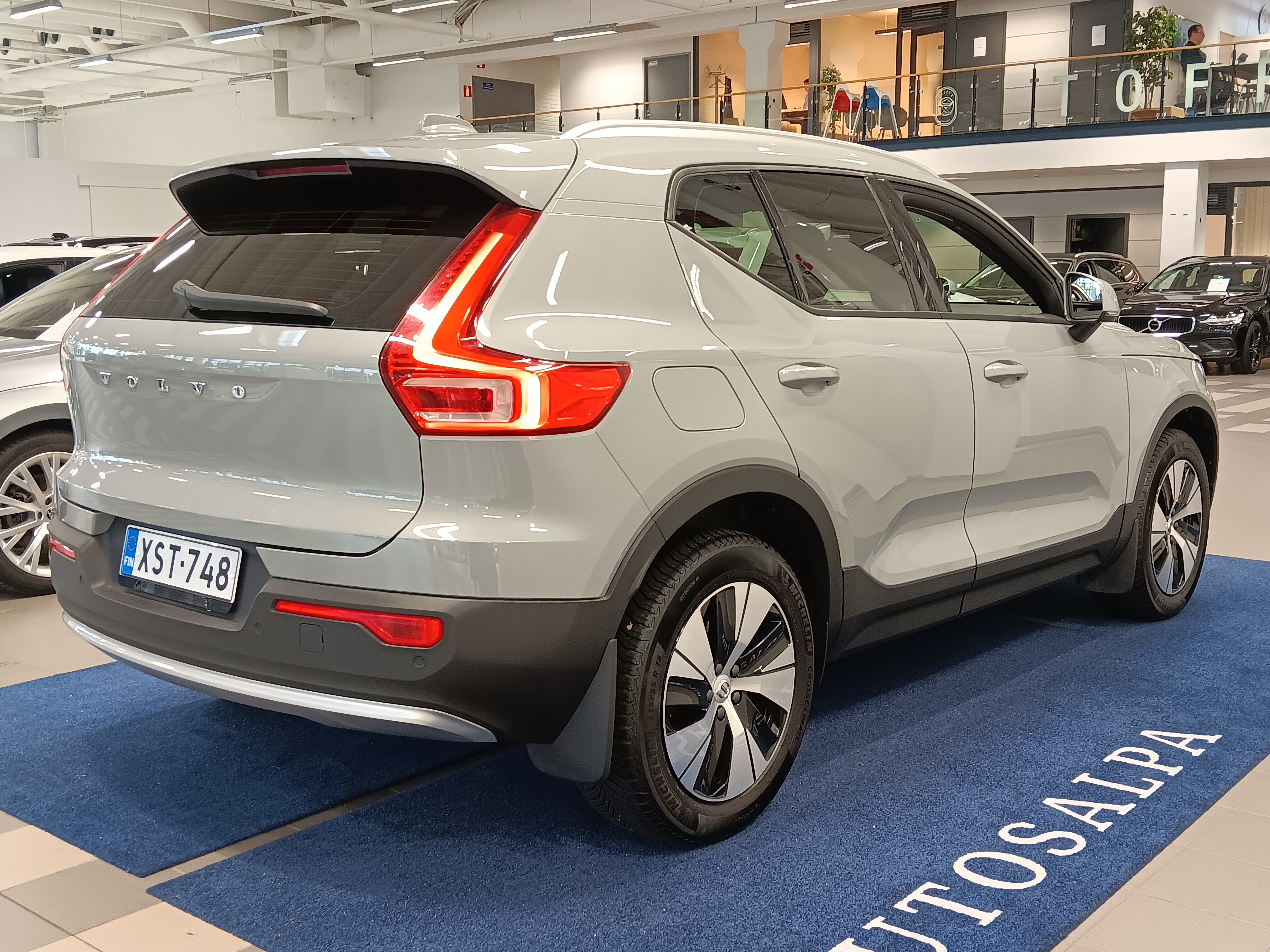 Volvo XC40 B3 MHEV Business Core DCT aut 2024, kuva 2/17