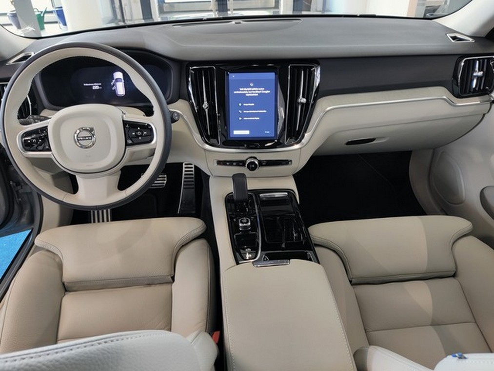 Volvo V60 T6 AWD LONG RANGE PLUS DARK AUT TAKUU 24KK/40TKM