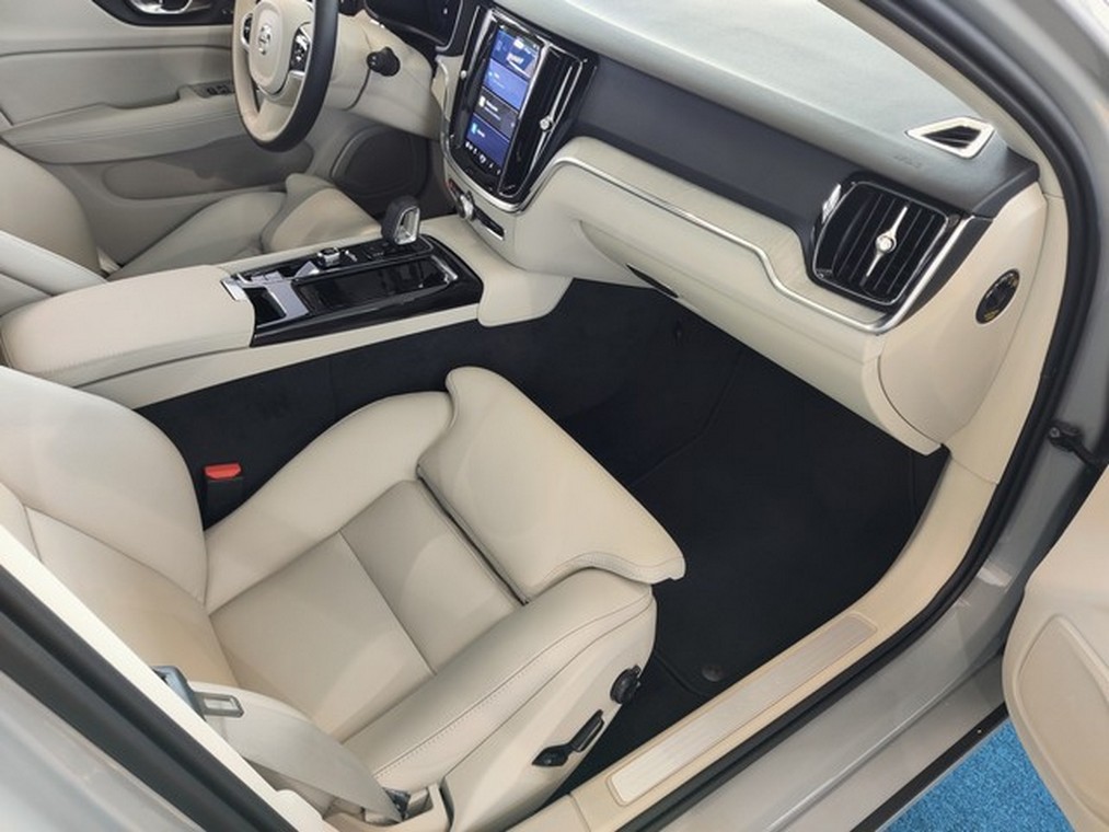 Volvo V60 T6 AWD LONG RANGE PLUS DARK AUT TAKUU 24KK/40TKM