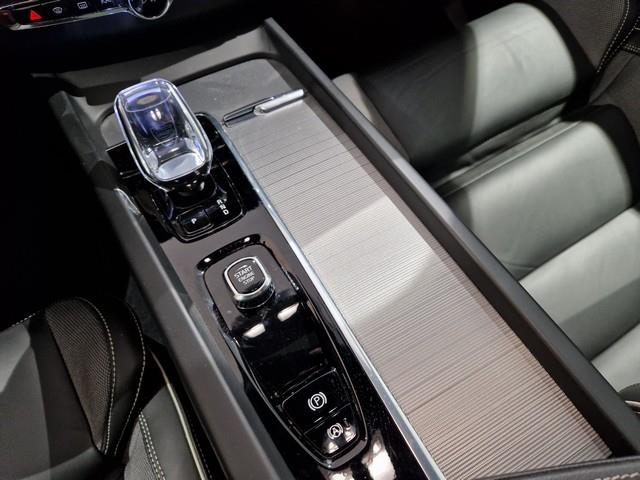 Volvo XC60 T8 AWD LONG RANGE HIGH PERFORMANCE ULTRA DARK AUT