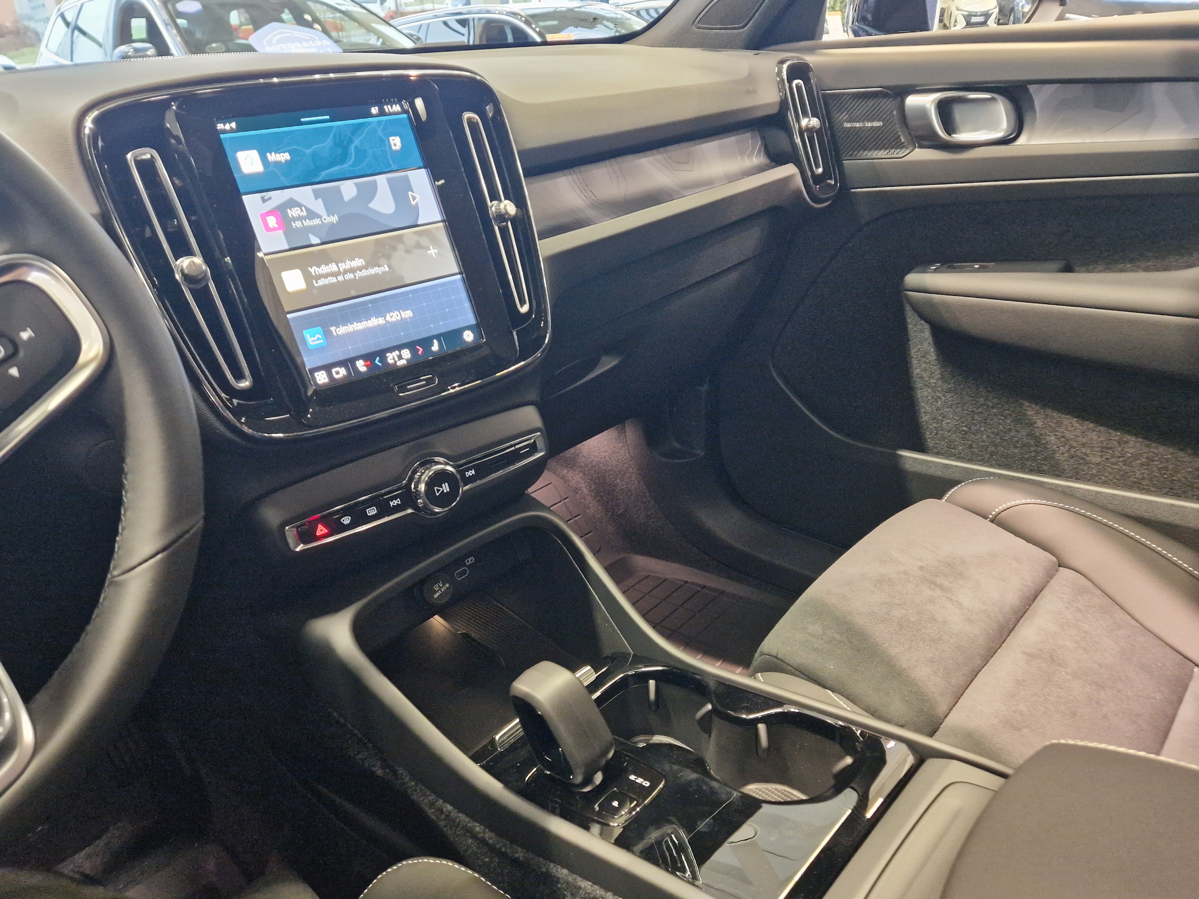 Volvo EC40 SINGLE EXTENDED RANGE ULTRA PRO BLACK EDITION.