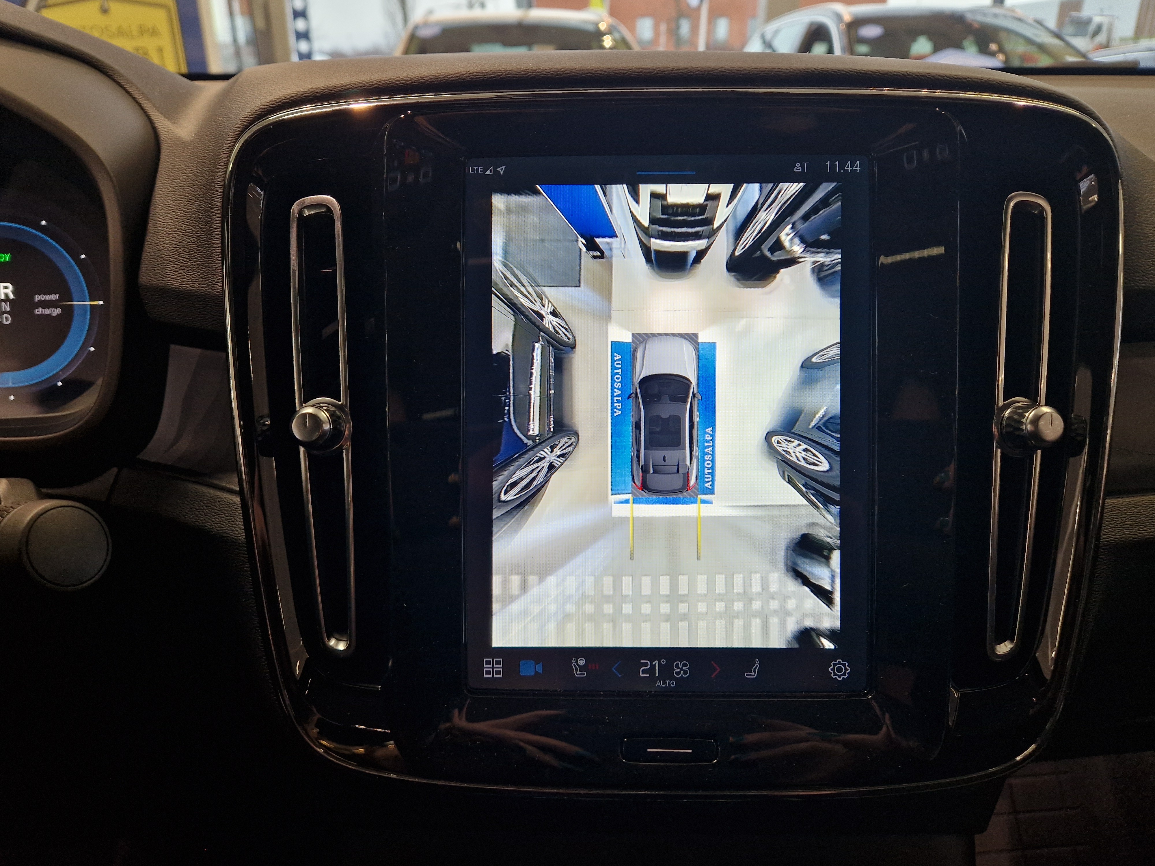 Volvo EC40 SINGLE EXTENDED RANGE ULTRA PRO BLACK EDITION.