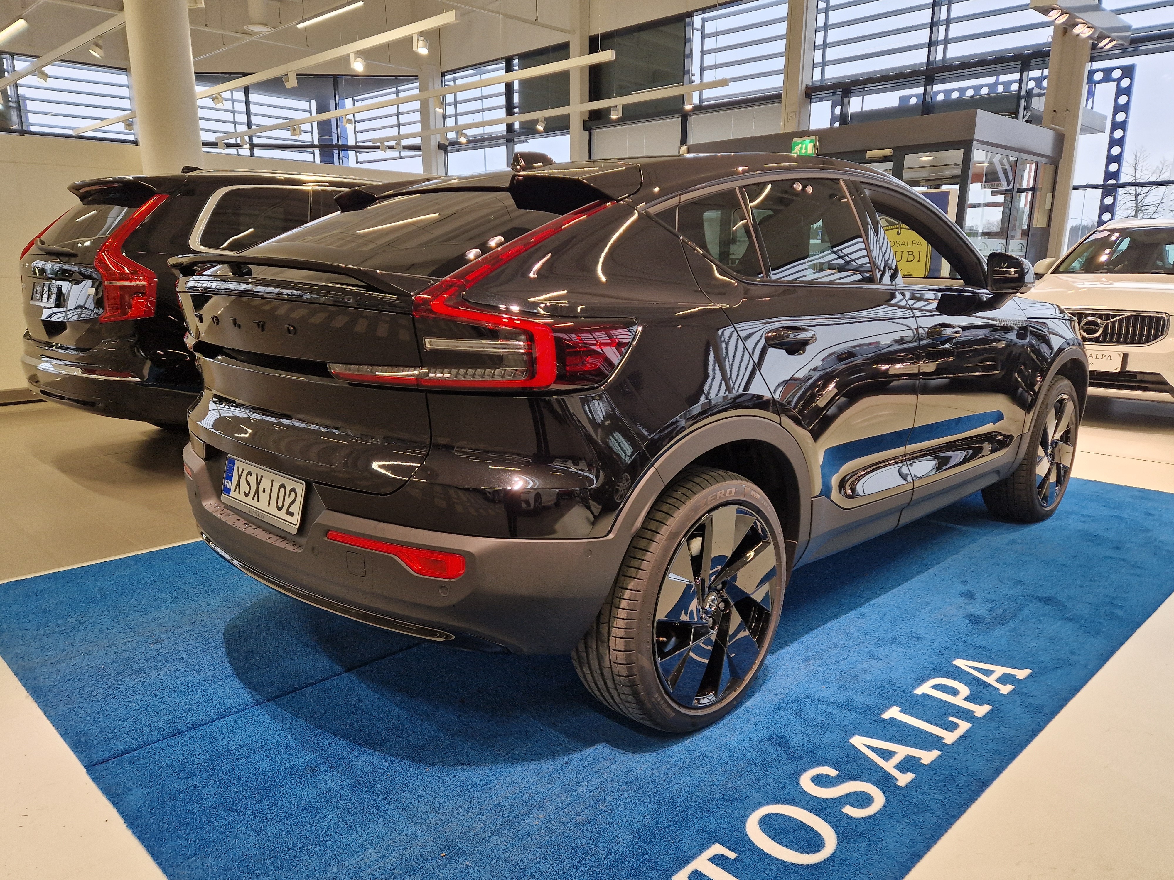 Volvo EC40 SINGLE EXTENDED RANGE ULTRA PRO BLACK EDITION.