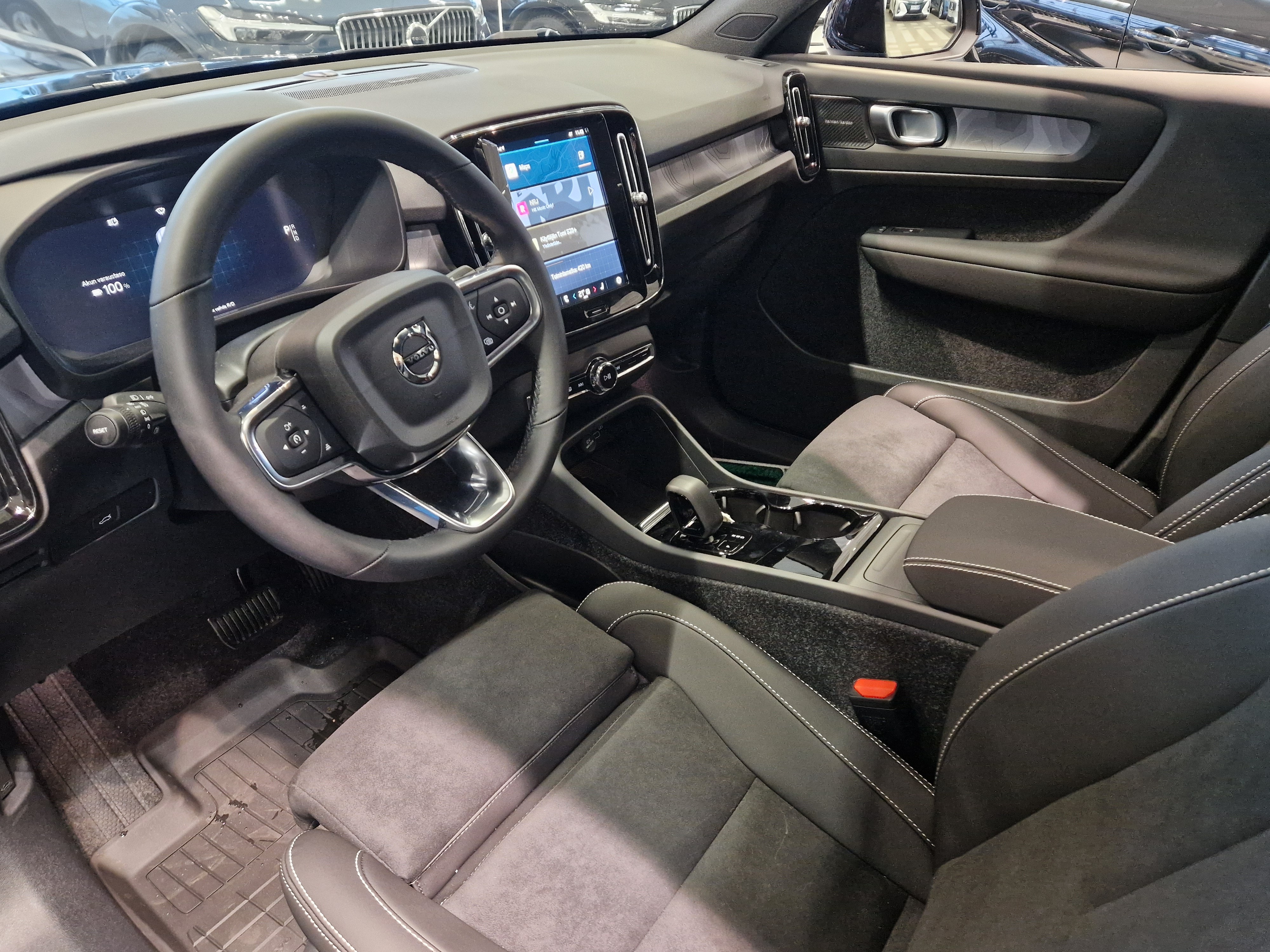 Volvo EC40 SINGLE EXTENDED RANGE ULTRA PRO BLACK EDITION.