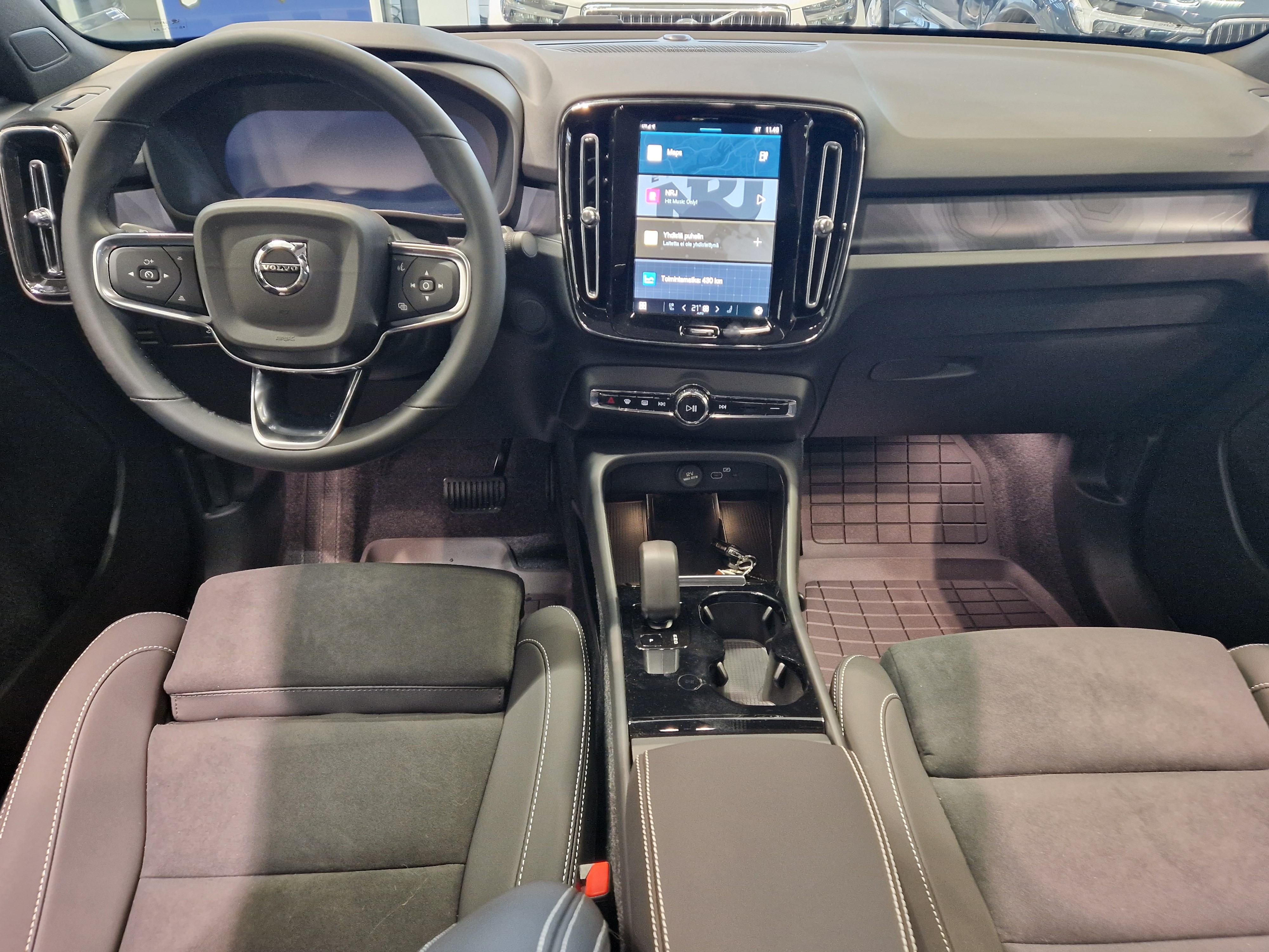 Volvo EC40 SINGLE EXTENDED RANGE ULTRA PRO BLACK EDITION.