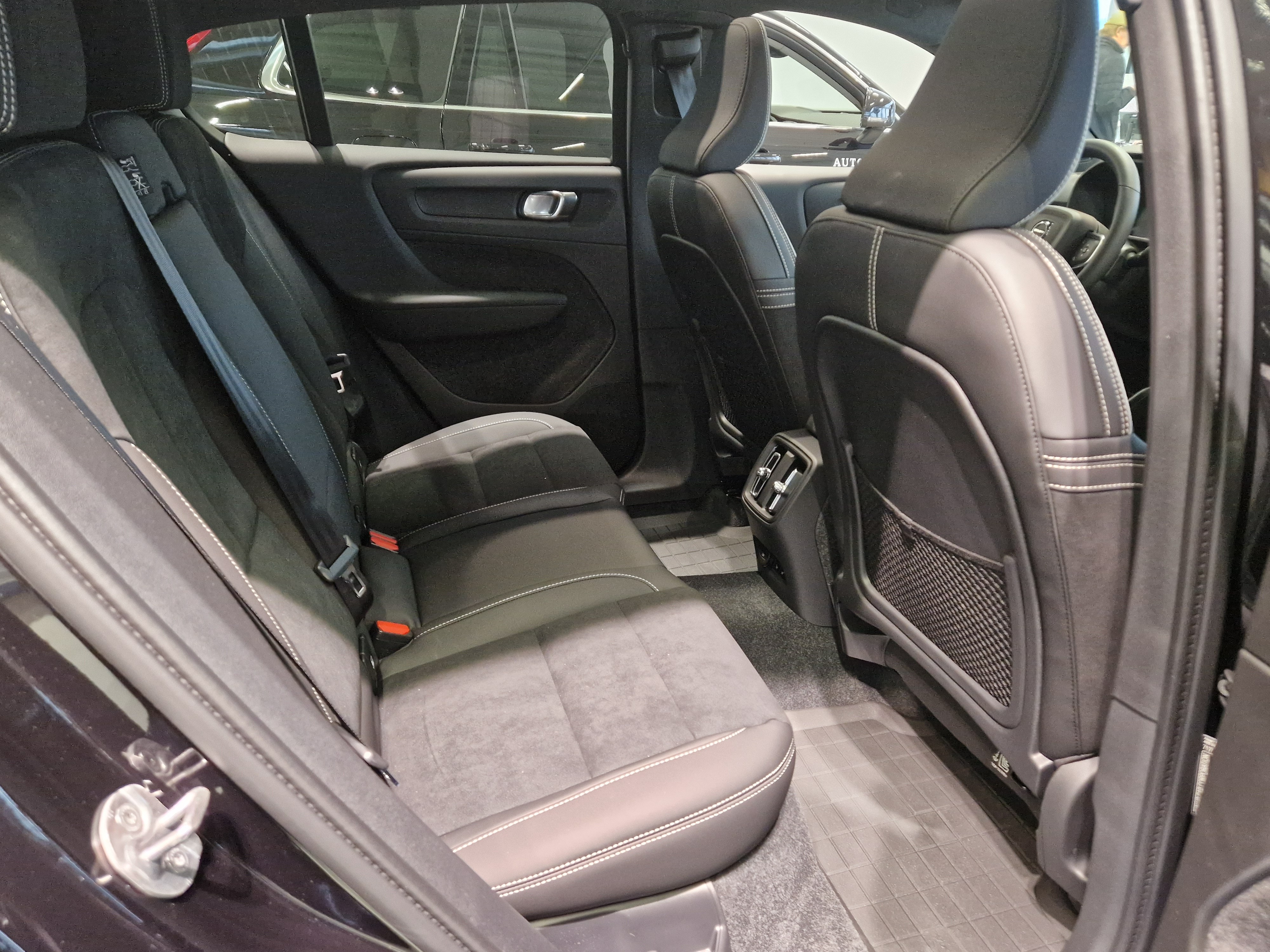 Volvo EC40 SINGLE EXTENDED RANGE ULTRA PRO BLACK EDITION.