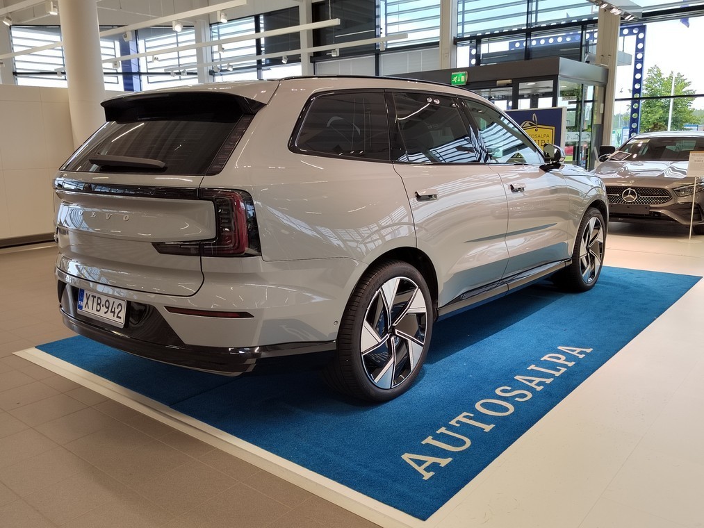 Volvo EX90 TWIN ULTRA.