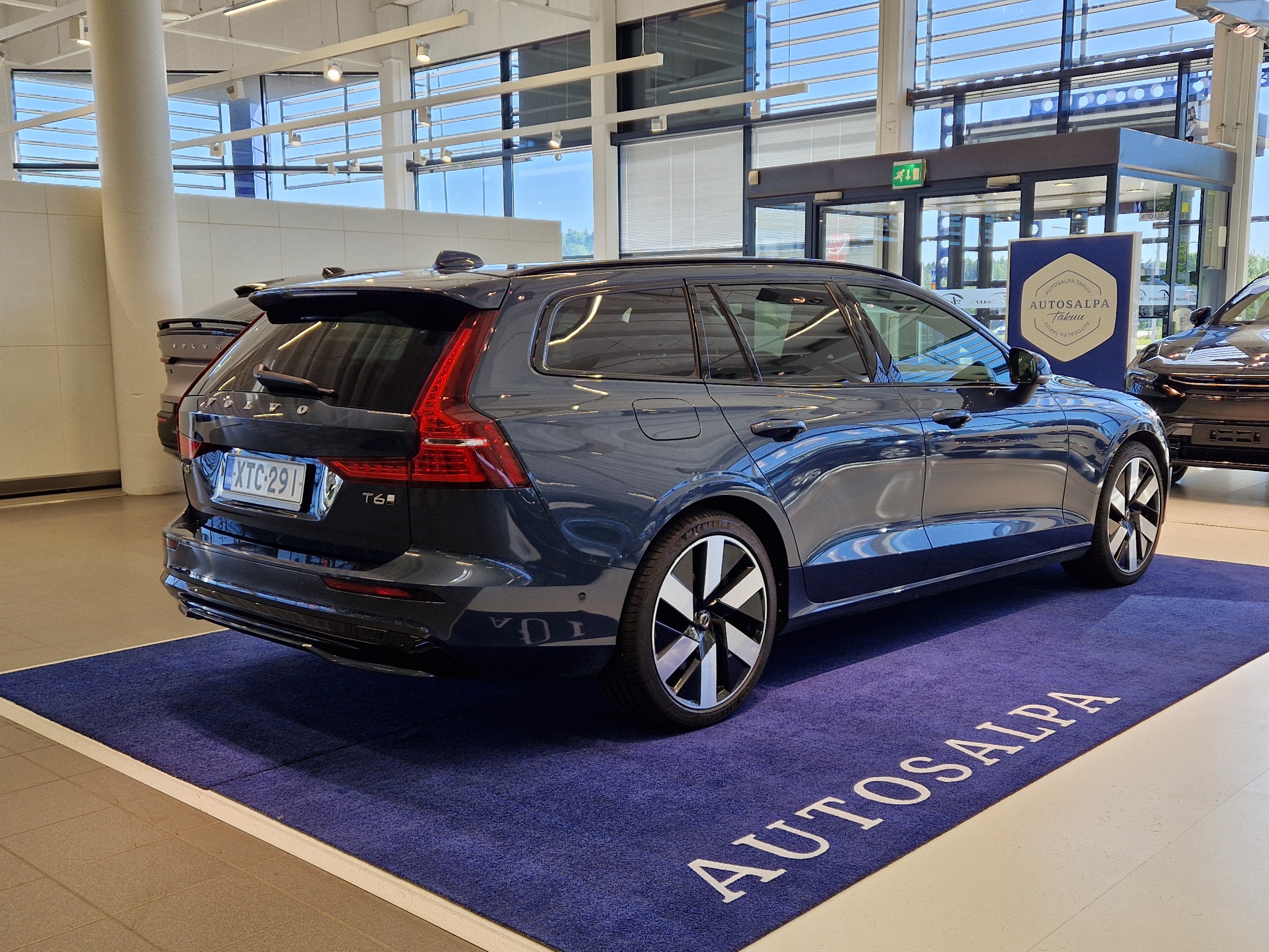 Volvo V60 T6 AWD Long Range Ultra Dark. 2025, kuva 2/21
