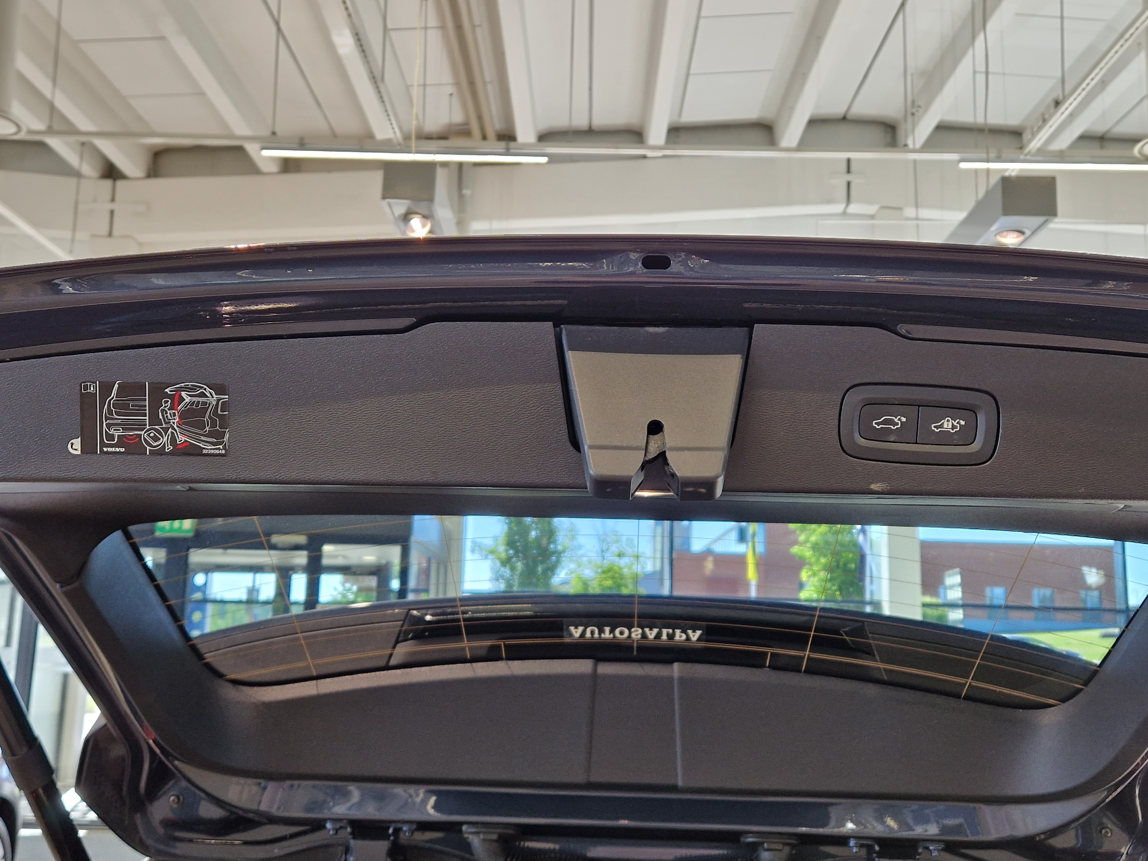 Volvo V60 T6 AWD LONG RANGE ULTRA DARK.