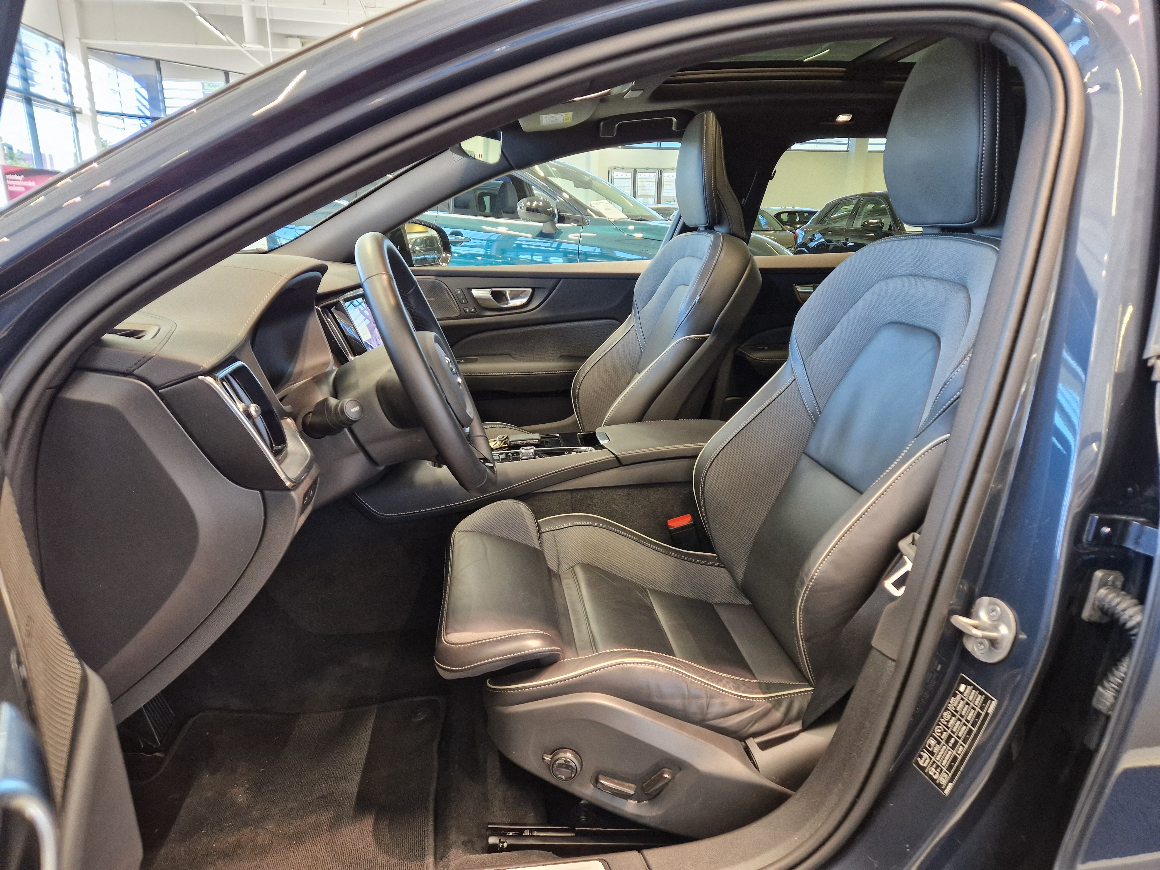 Volvo V60 T6 AWD Long Range Ultra Dark. 2025, kuva 7/21