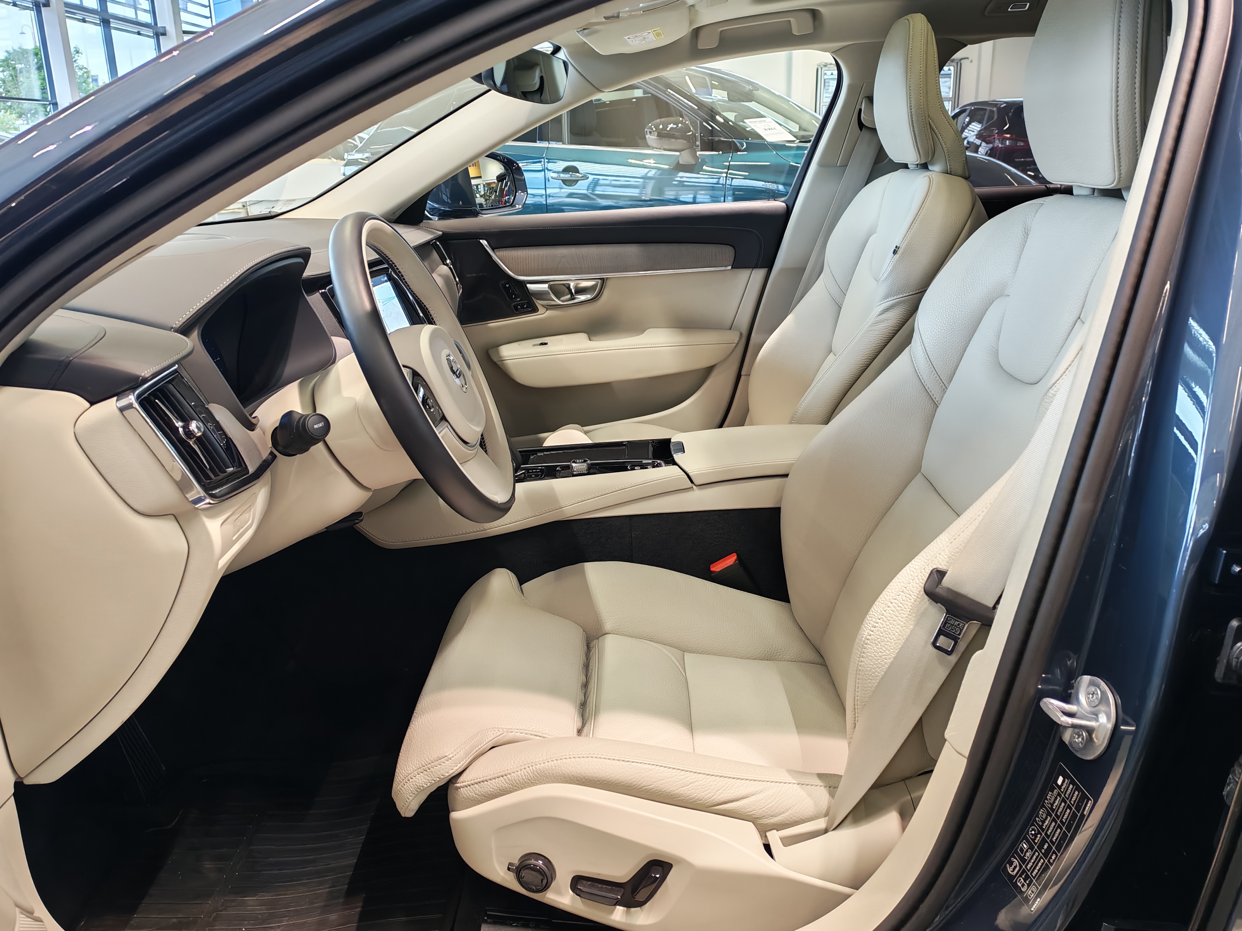 Volvo V90 T8 AWD LONG RANGE CLASSIC BRIGHT TAKUU 24KK/40TKM