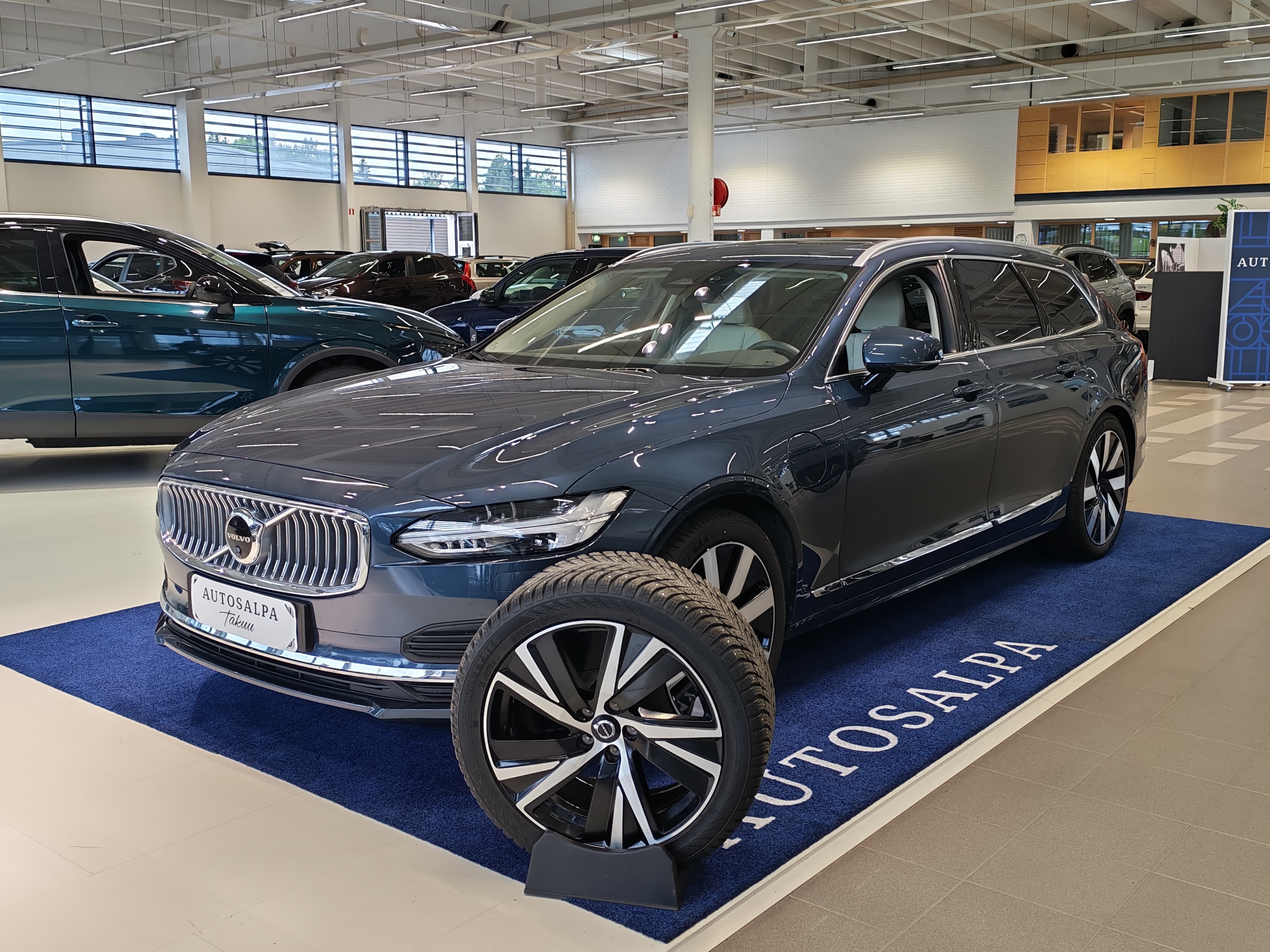 Volvo V90 2025, kuva 2/24