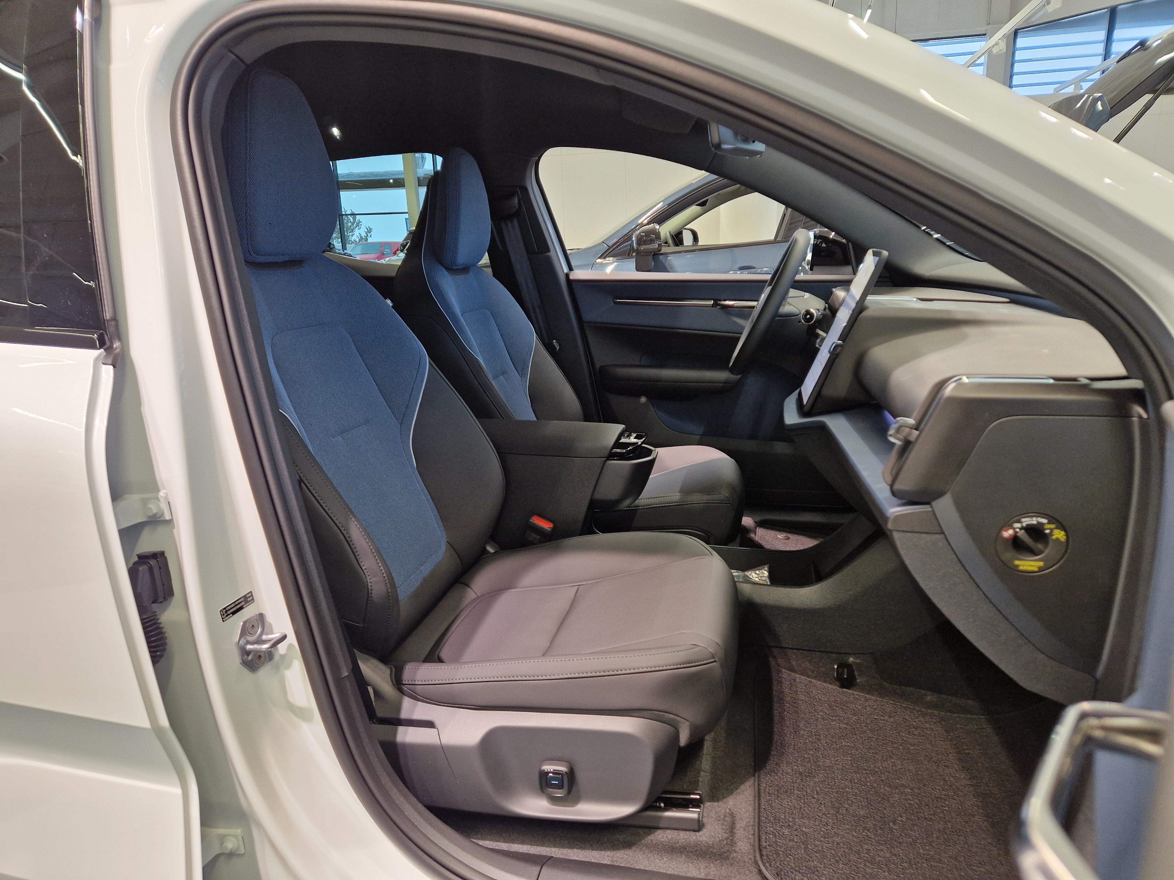 Volvo EX30 Twin Performance Plus 2026, kuva 7/11