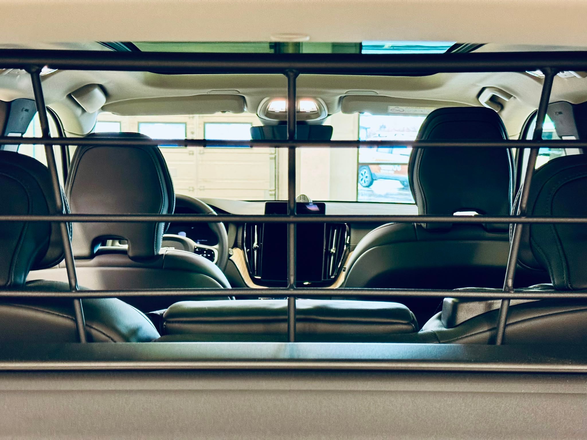 Volvo XC60 T8 AWD LONG RANGE HIGH PERFORMANCE ULTRA DARK.