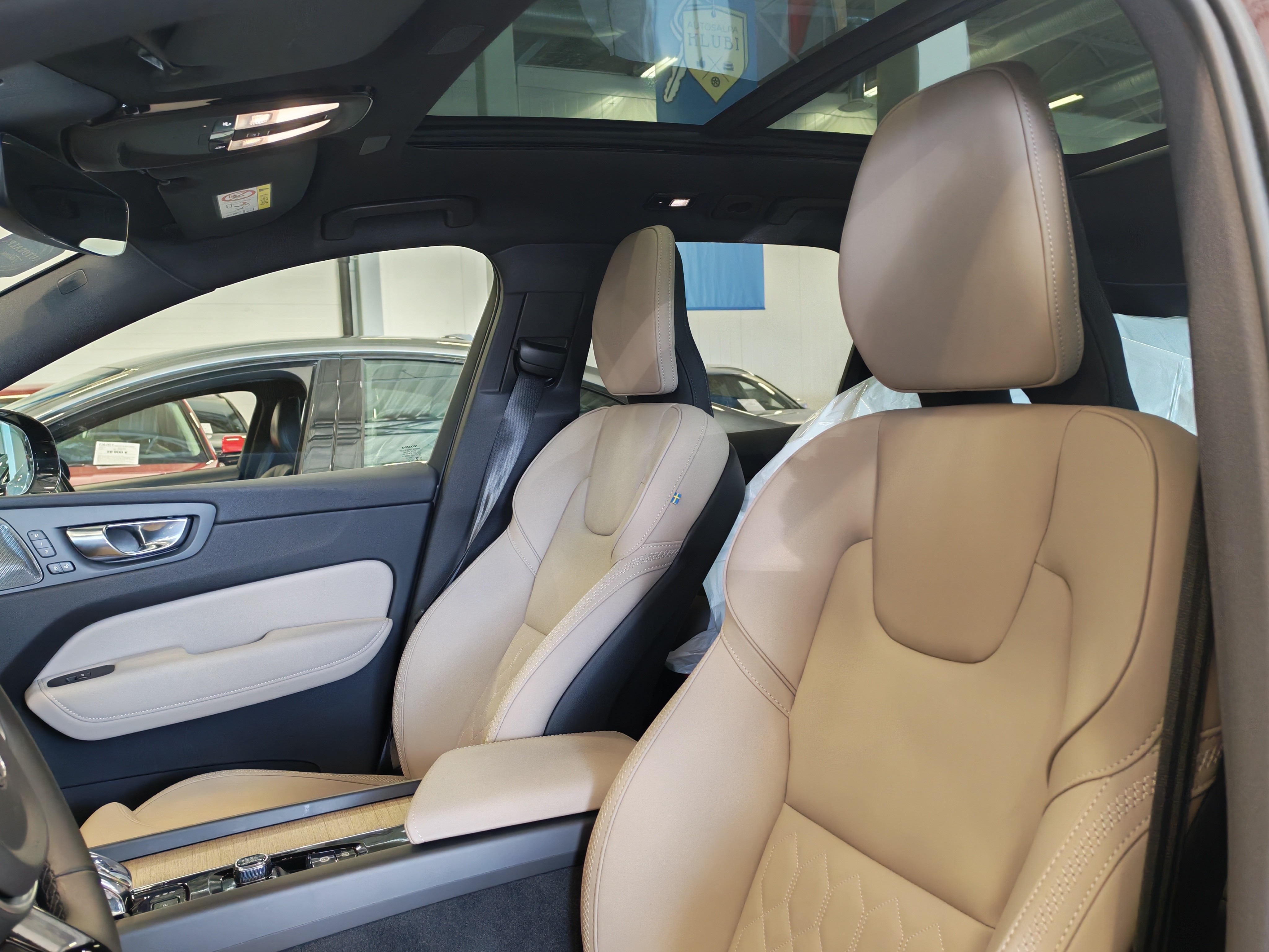 Volvo XC60 T6 AWD LONG RANGE PLUS DARK TAKUU 24KK/40TKM