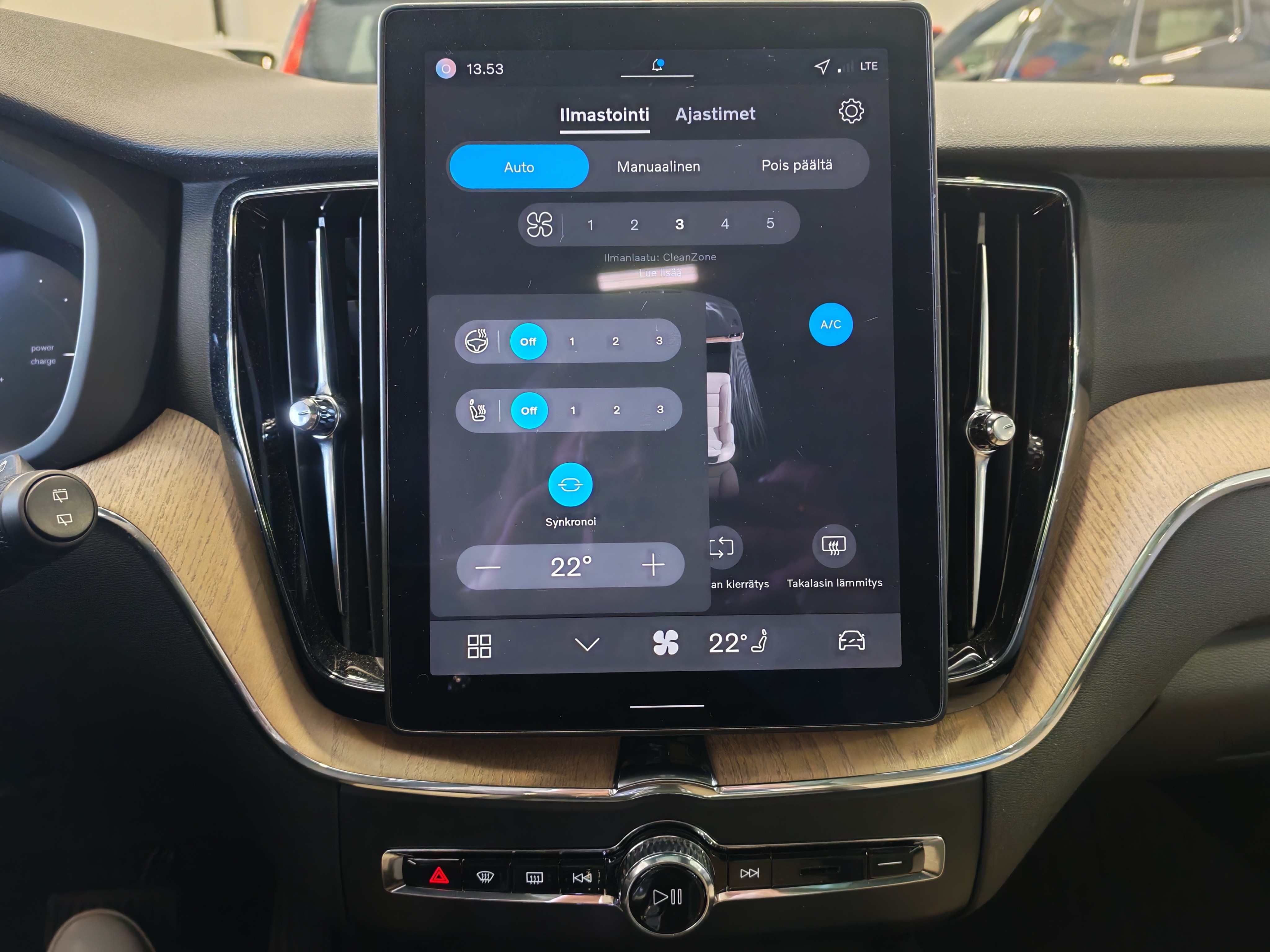 Volvo XC60 T6 AWD LONG RANGE PLUS DARK TAKUU 24KK/40TKM