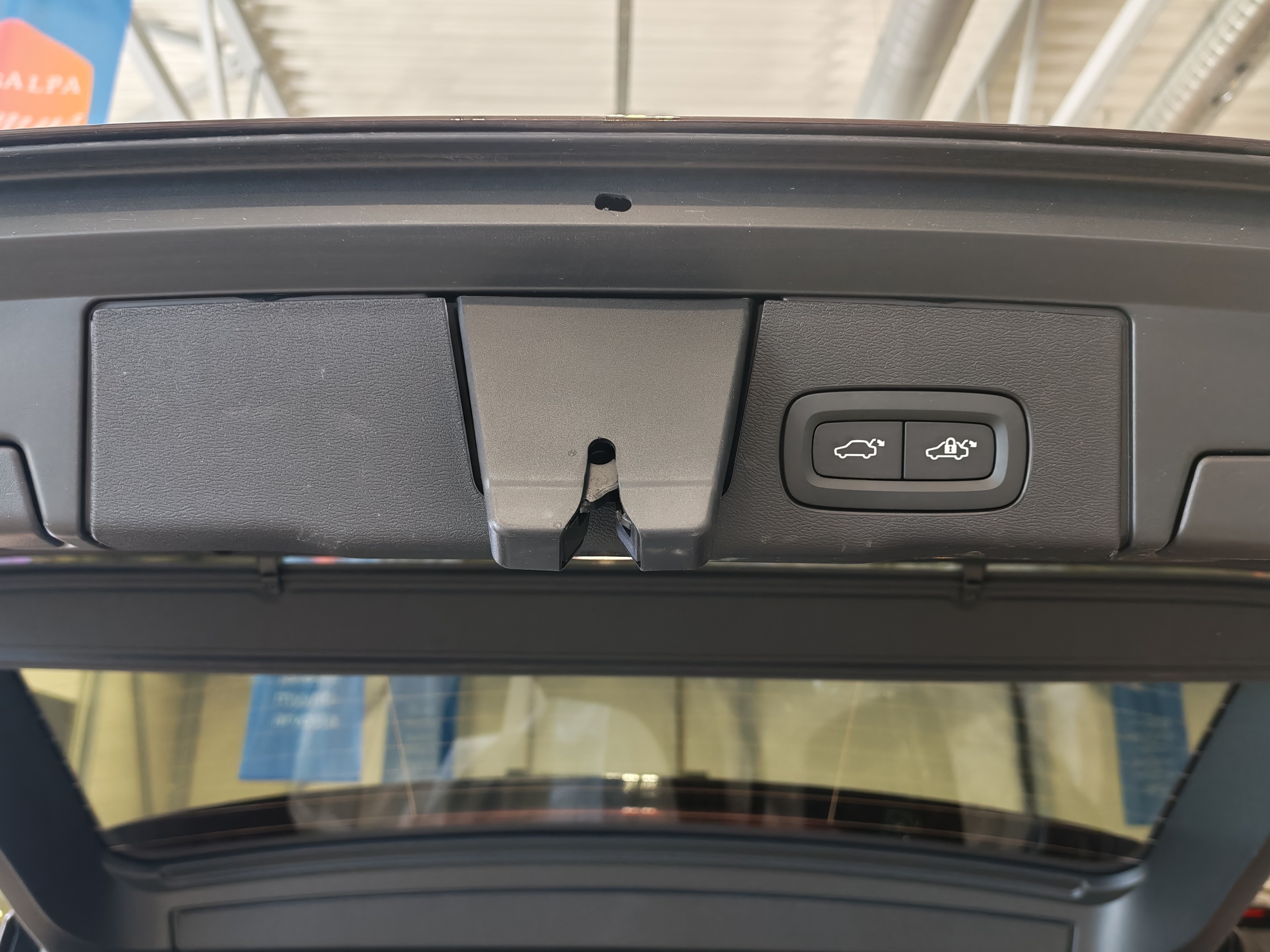 Volvo XC60 T6 AWD LONG RANGE PLUS DARK TAKUU 24KK/40TKM