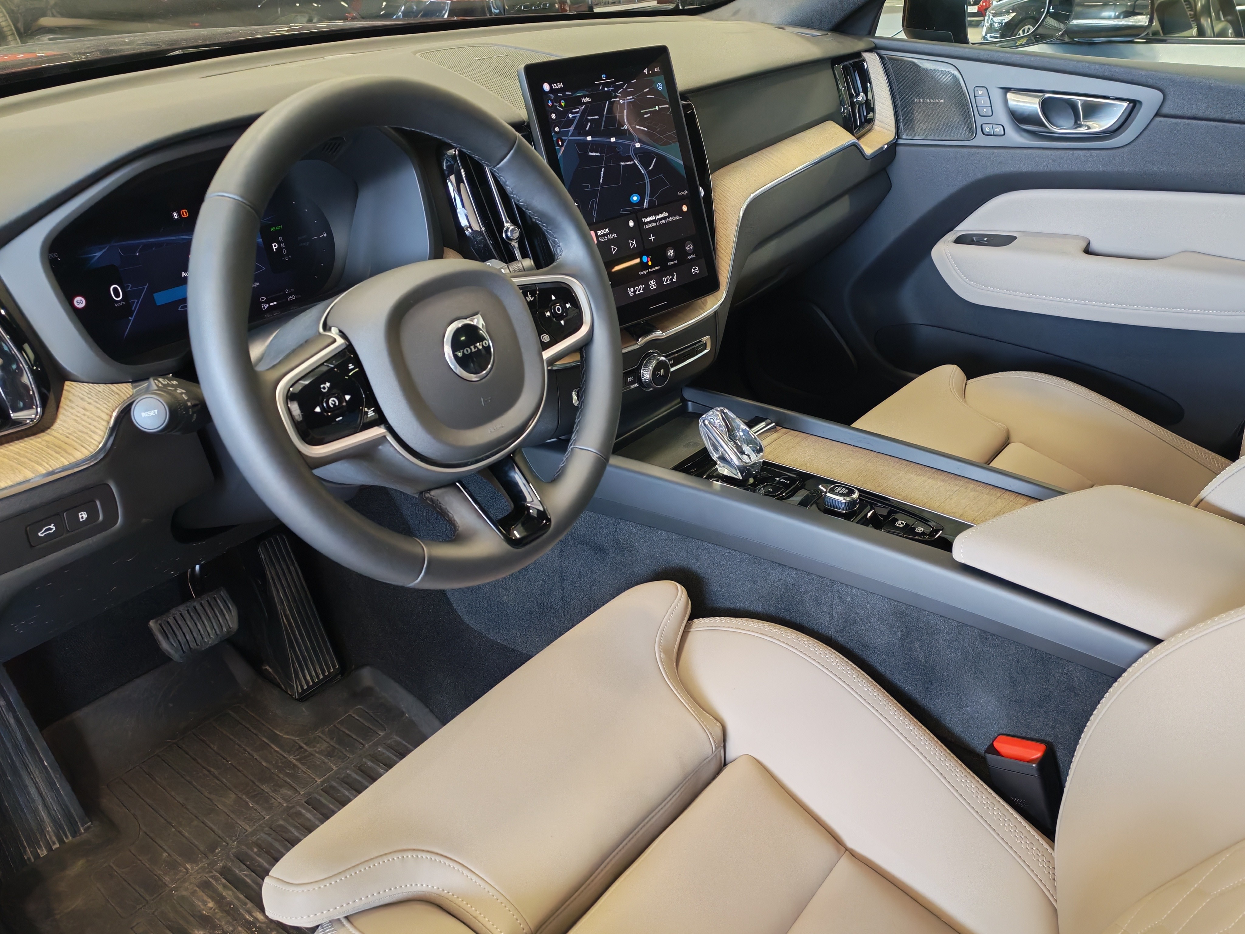 Volvo XC60 T6 AWD LONG RANGE PLUS DARK TAKUU 24KK/40TKM