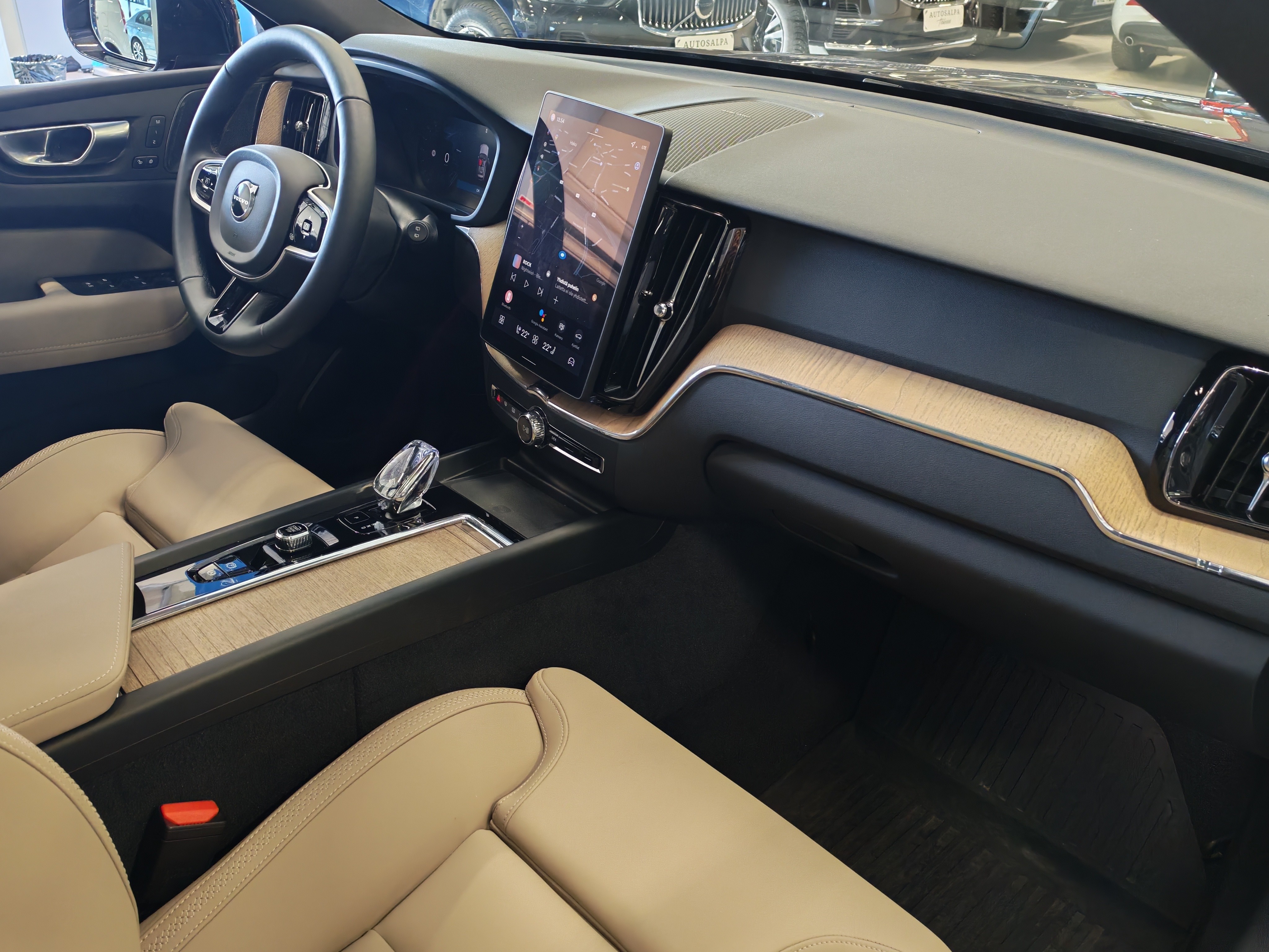 Volvo XC60 T6 AWD LONG RANGE PLUS DARK TAKUU 24KK/40TKM