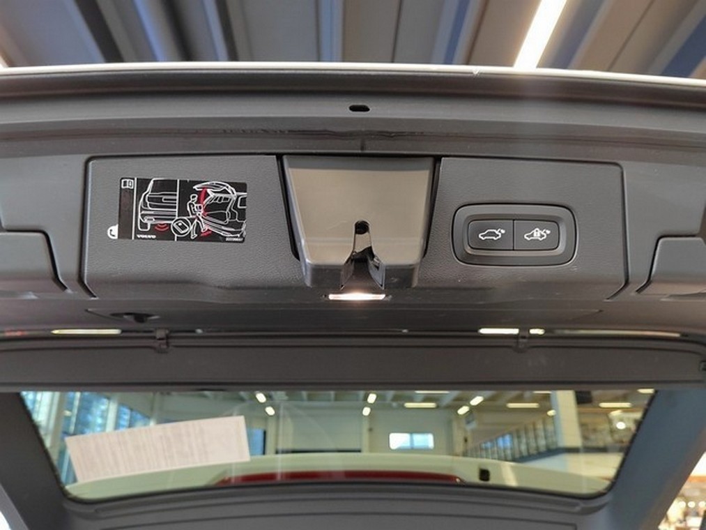 Volvo XC60 T8 TWE AWD INSCRIPTION. TAKUU 24KK/40TKM.