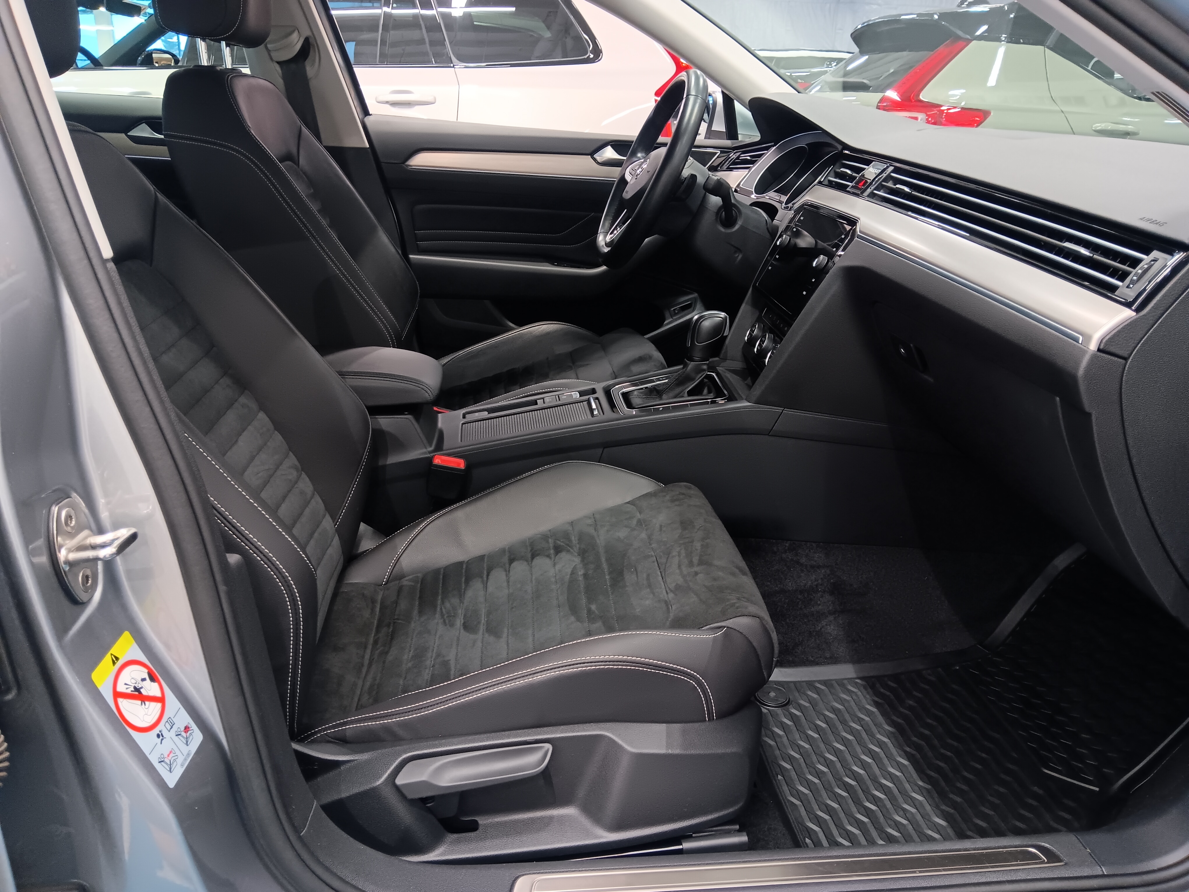 Volkswagen PASSAT SEDAN R-LINE 1,5 TSI EVO 110 KW DSG-AUTOMAATTI