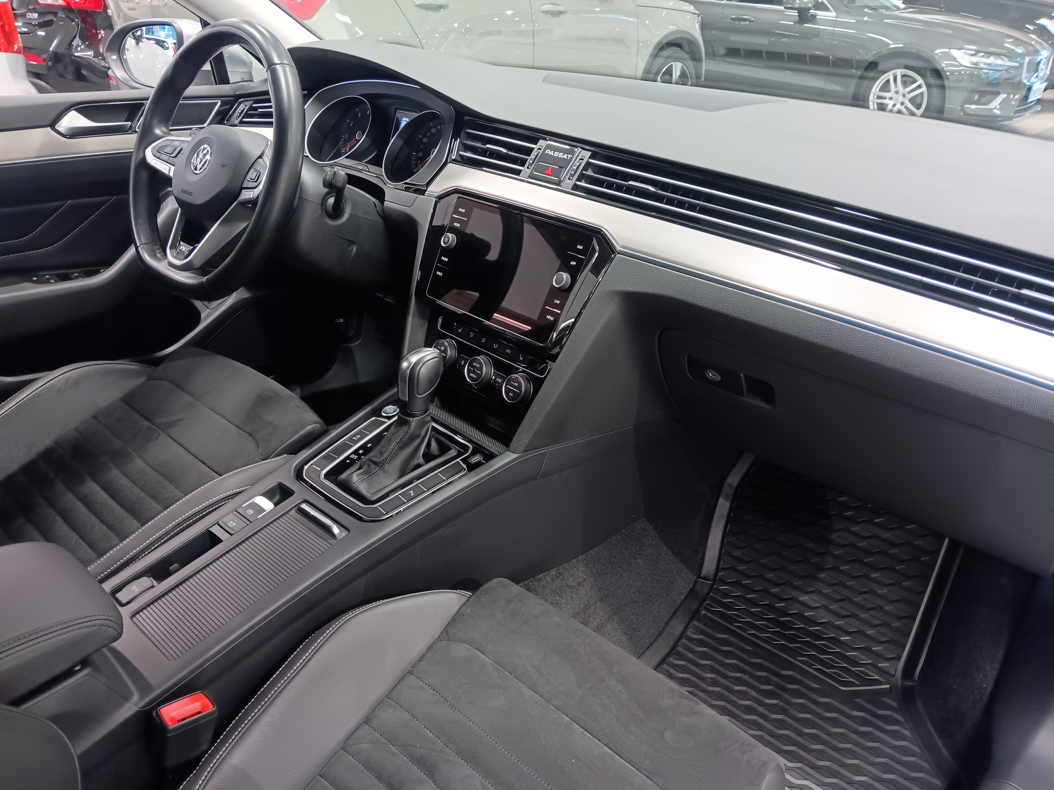 Volkswagen PASSAT SEDAN R-LINE 1,5 TSI EVO 110 KW DSG-AUTOMAATTI