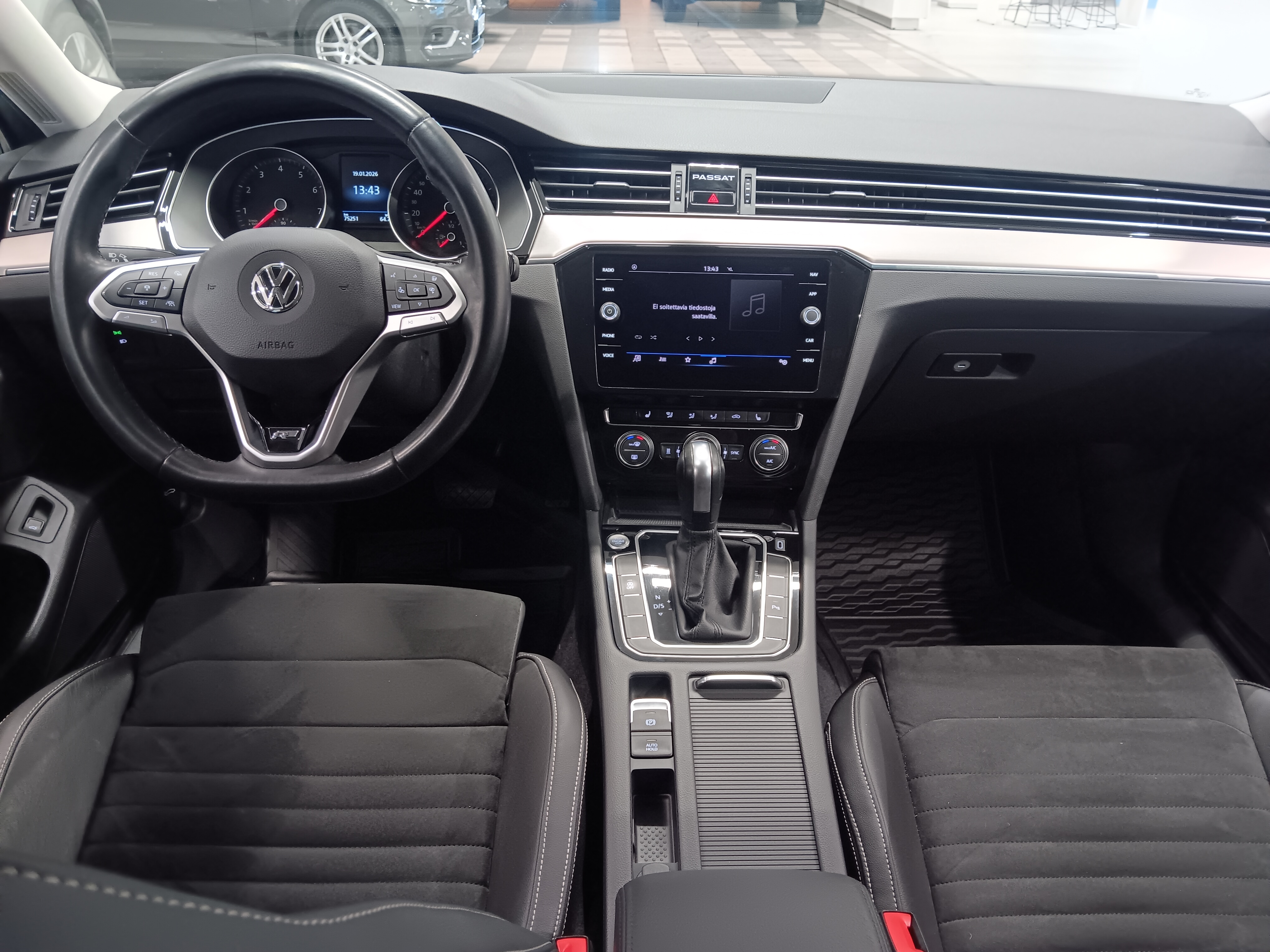 Volkswagen PASSAT SEDAN R-LINE 1,5 TSI EVO 110 KW DSG-AUTOMAATTI