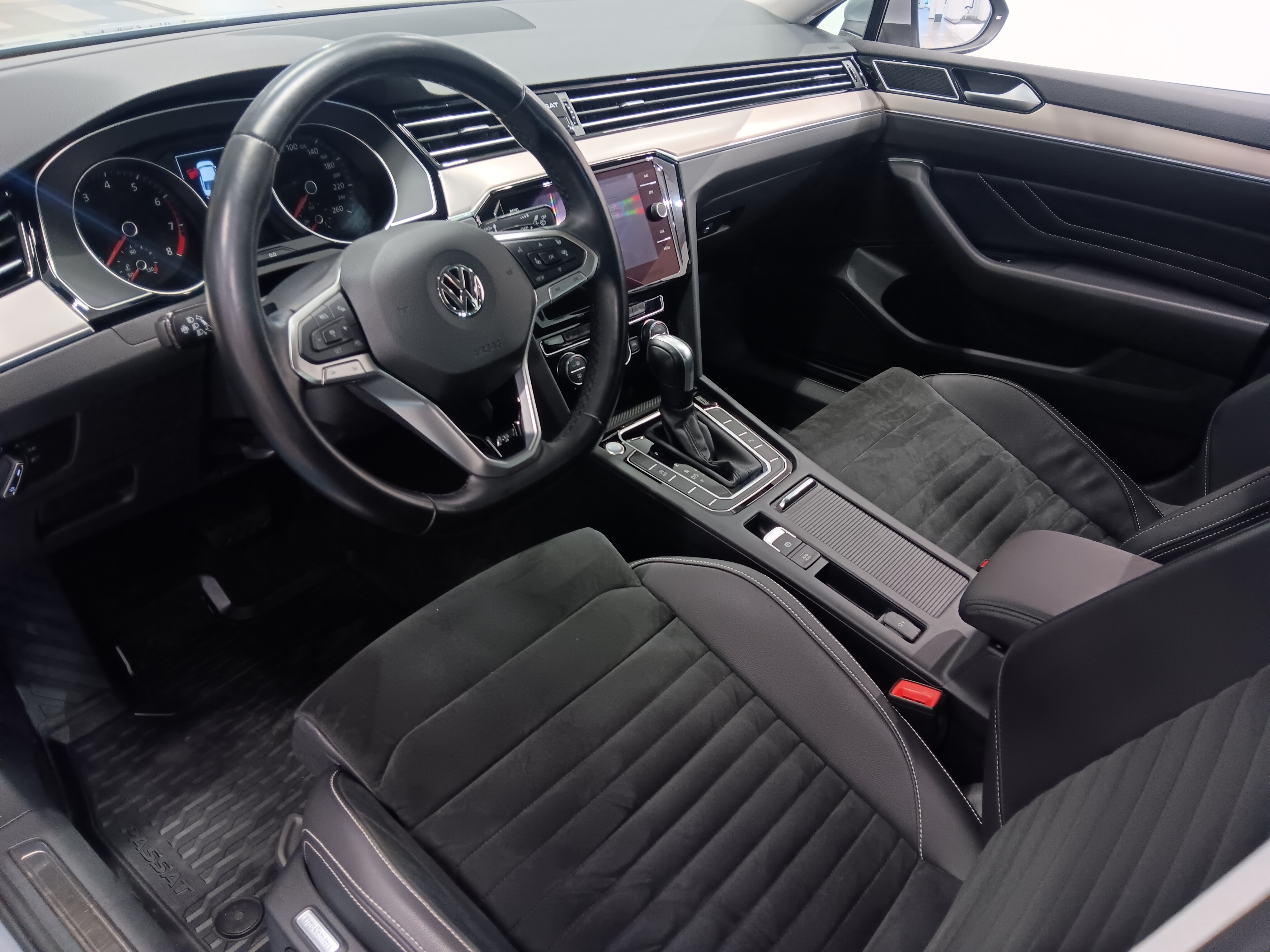 Volkswagen PASSAT SEDAN R-LINE 1,5 TSI EVO 110 KW DSG-AUTOMAATTI