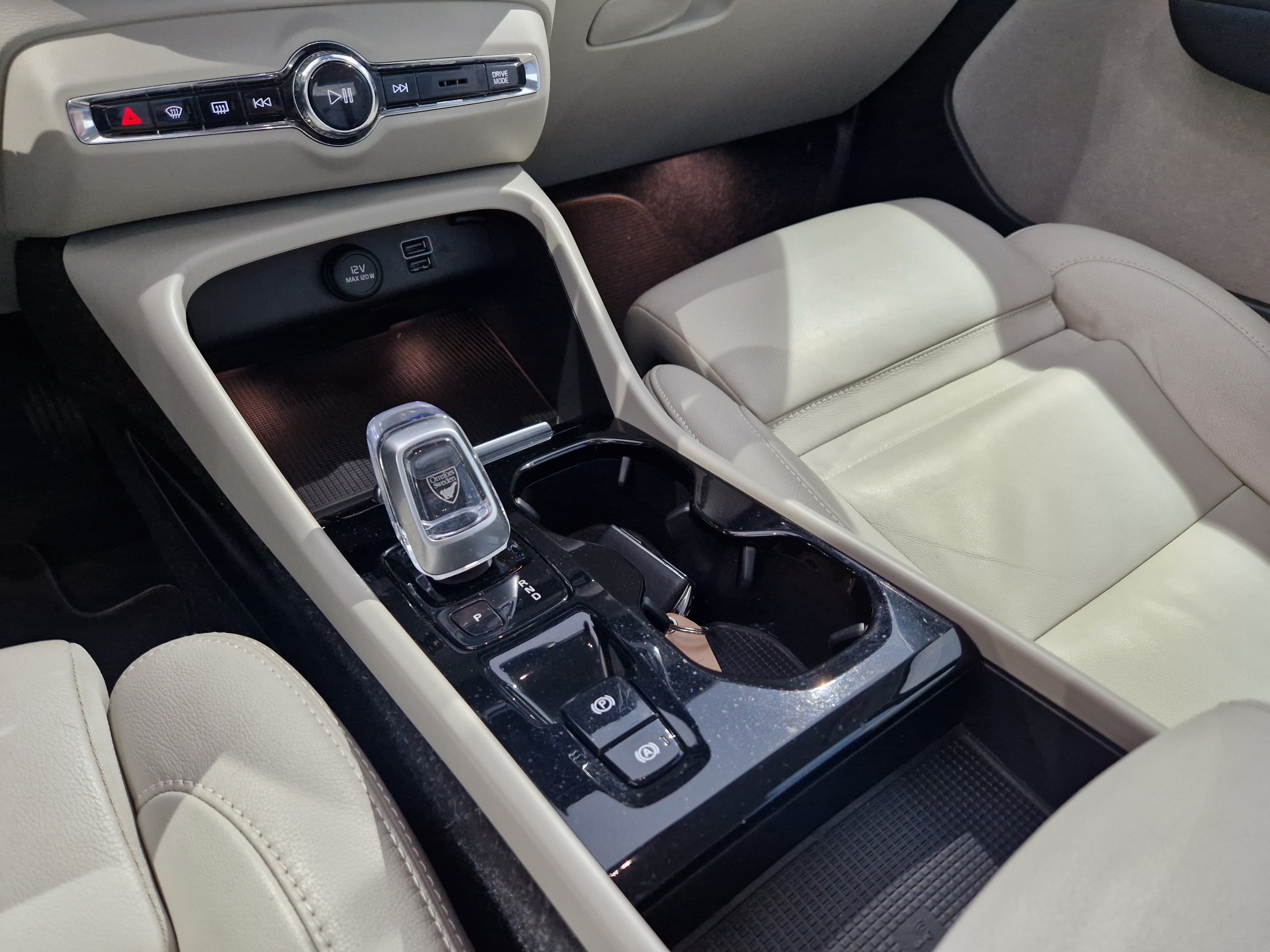 Volvo XC40 T5 TWE BUSINESS INSCRIPTION TAKUU 24KK/40TKM