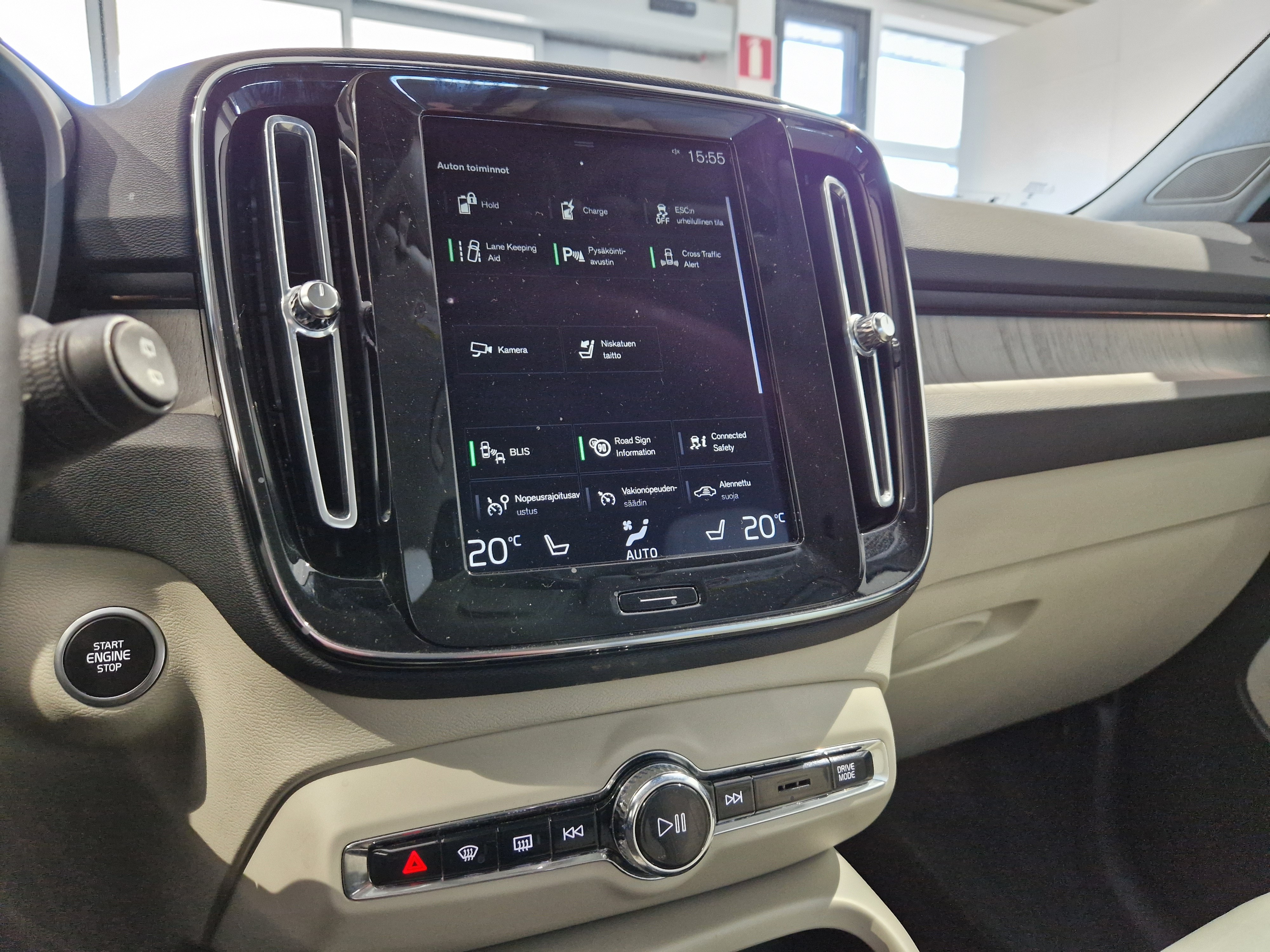 Volvo XC40 T5 TWE BUSINESS INSCRIPTION TAKUU 24KK/40TKM