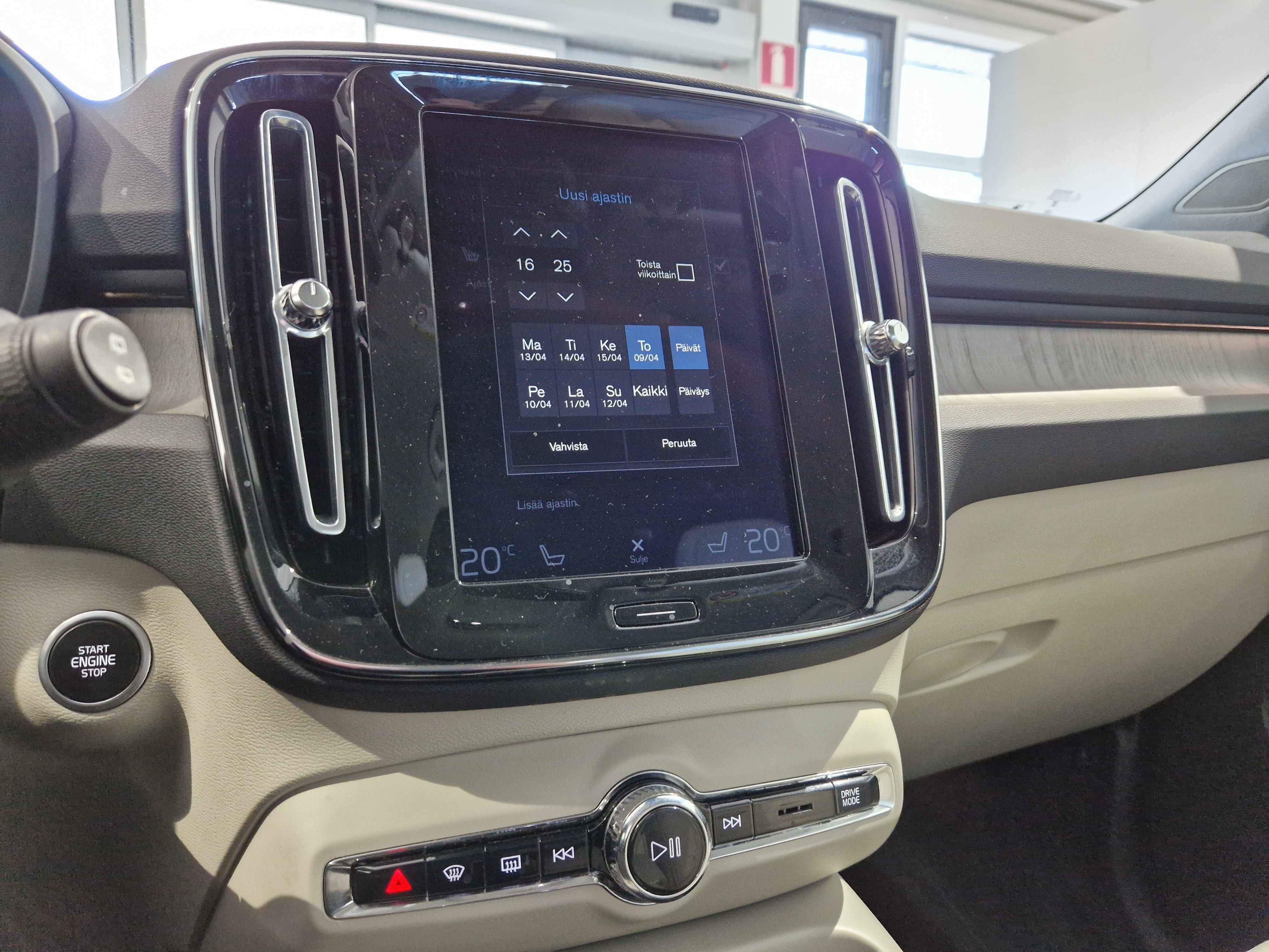 Volvo XC40 T5 TWE BUSINESS INSCRIPTION TAKUU 24KK/40TKM