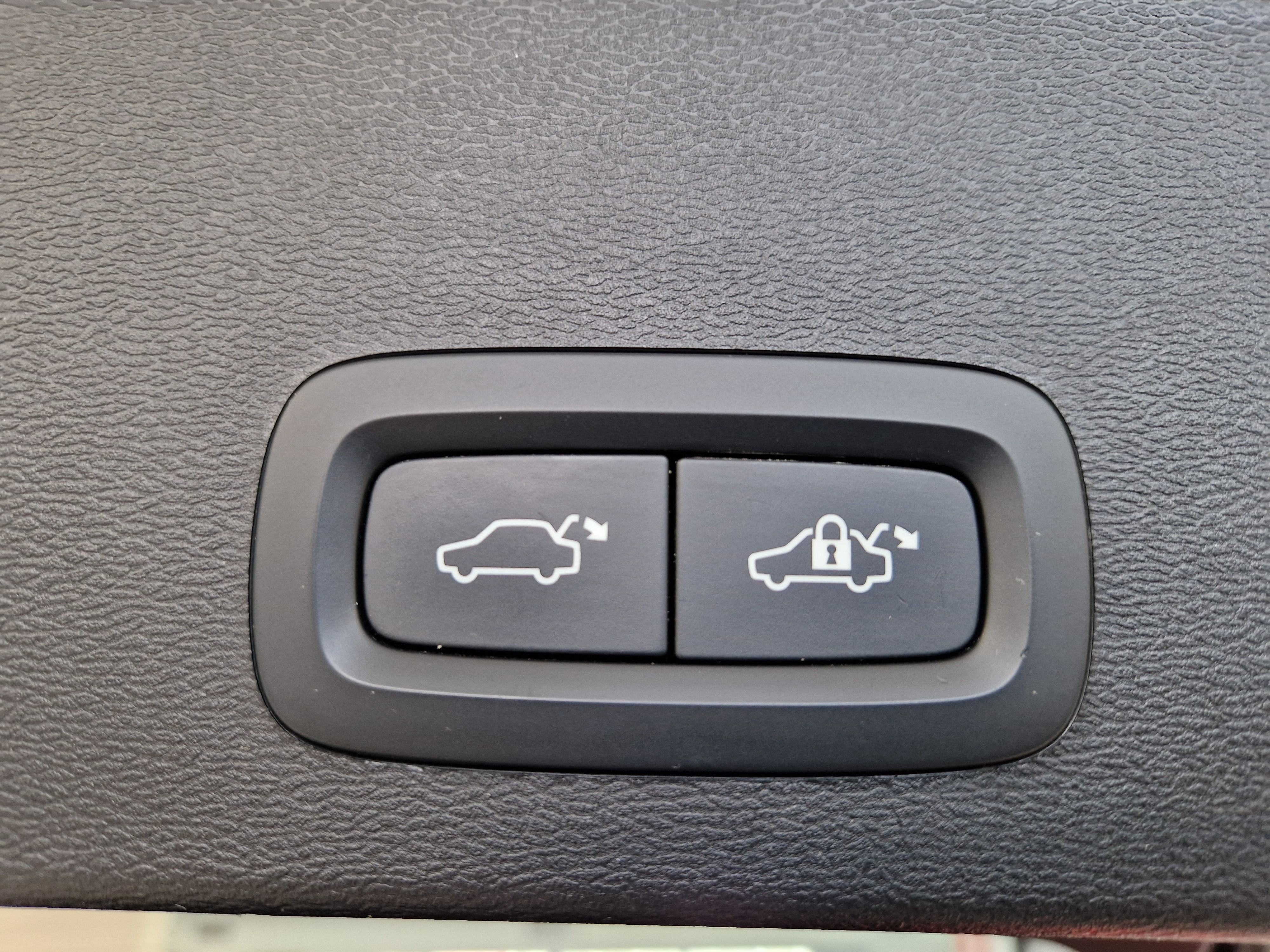 Volvo XC40 T5 TWE BUSINESS INSCRIPTION TAKUU 24KK/40TKM