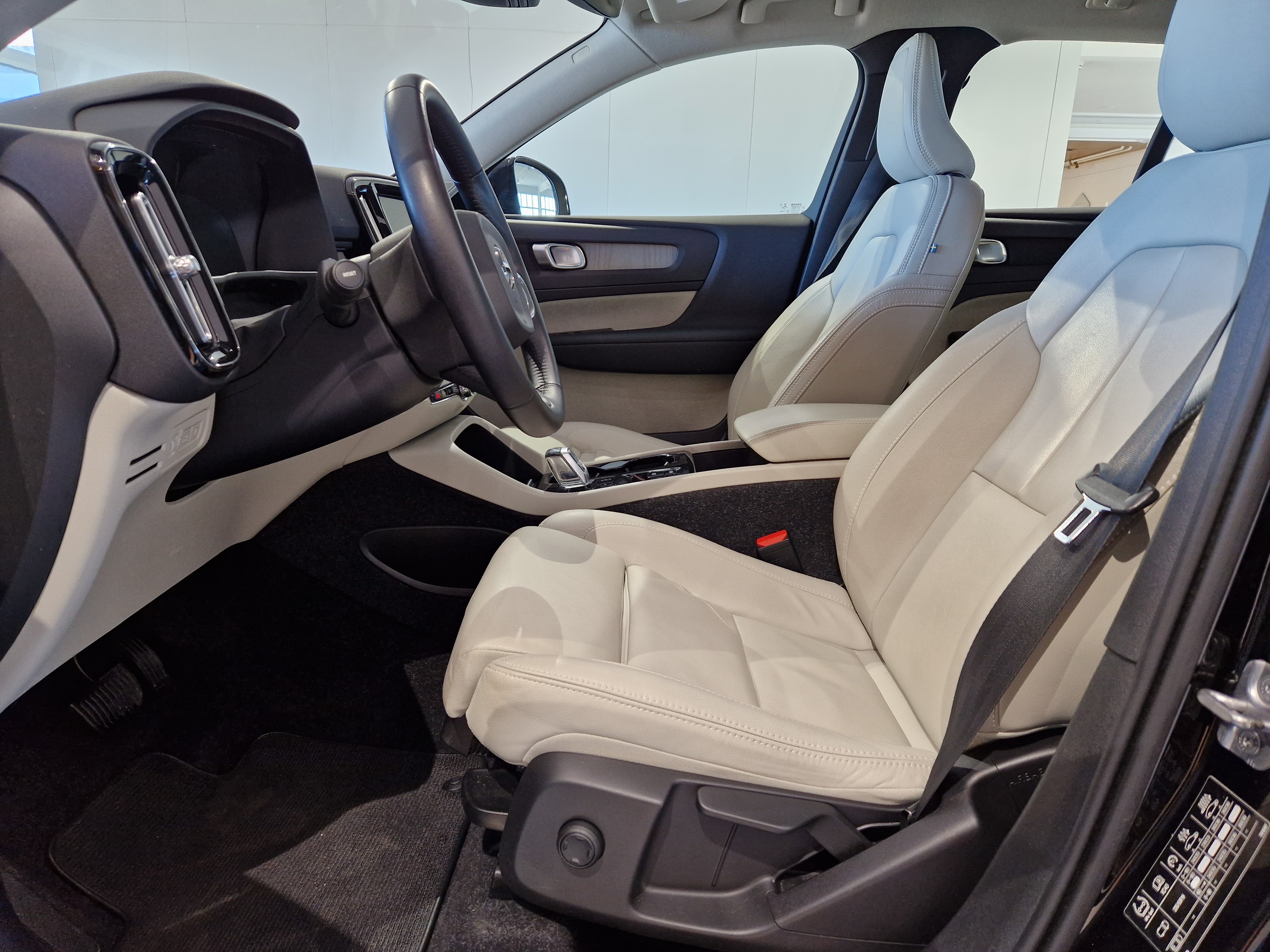 Volvo XC40 T5 TWE BUSINESS INSCRIPTION TAKUU 24KK/40TKM