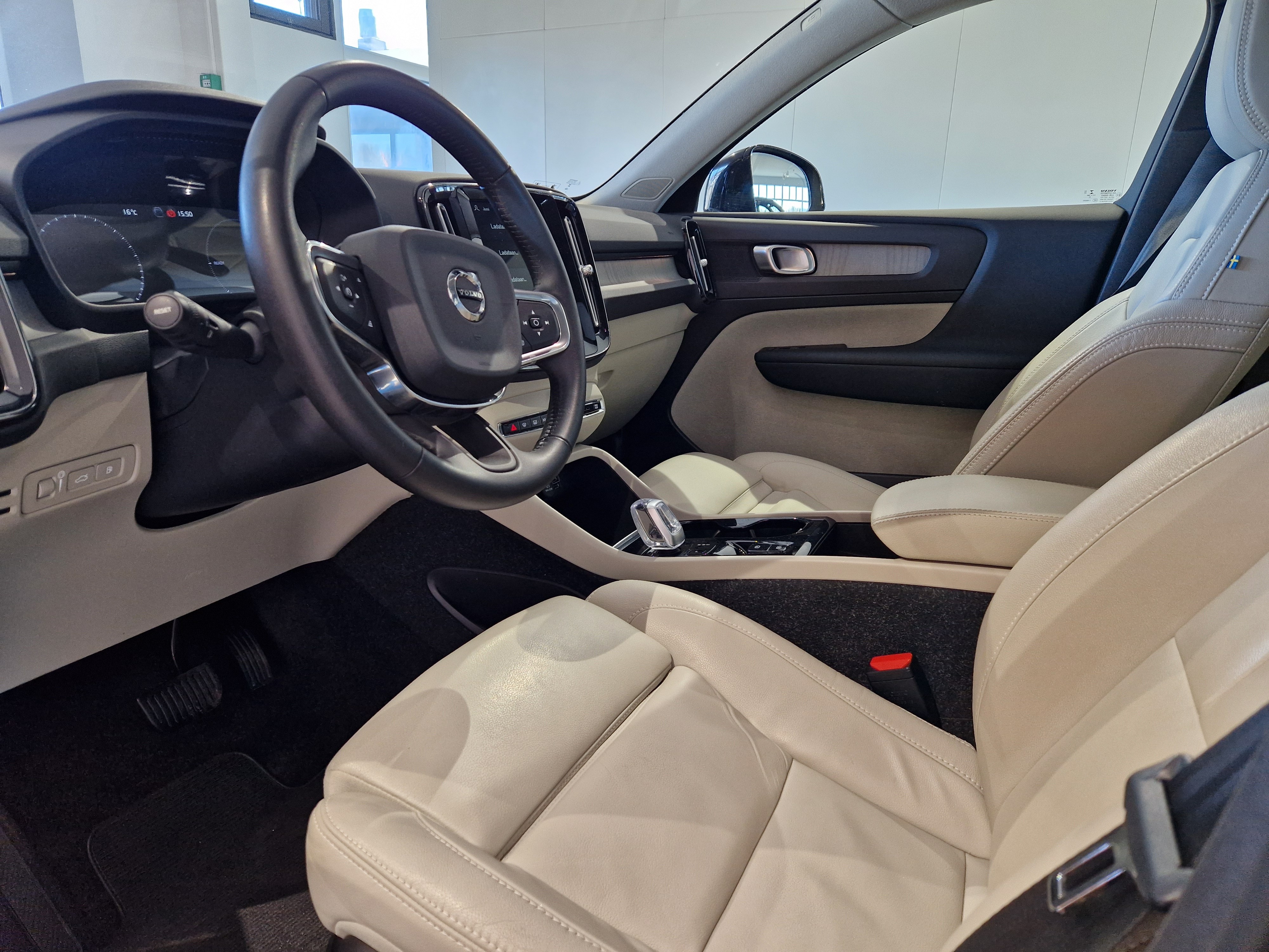 Volvo XC40 T5 TWE BUSINESS INSCRIPTION TAKUU 24KK/40TKM