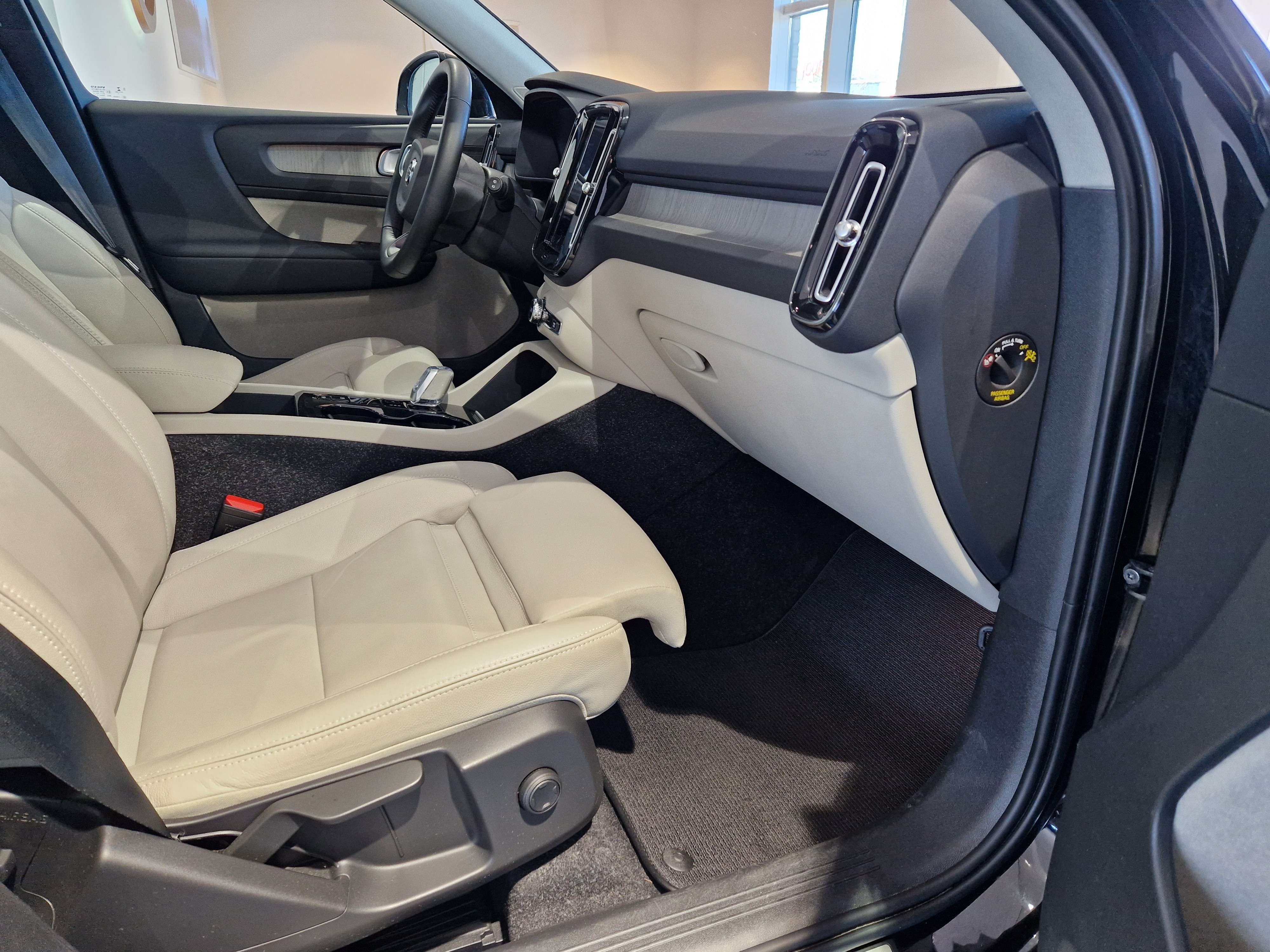 Volvo XC40 T5 TWE BUSINESS INSCRIPTION TAKUU 24KK/40TKM